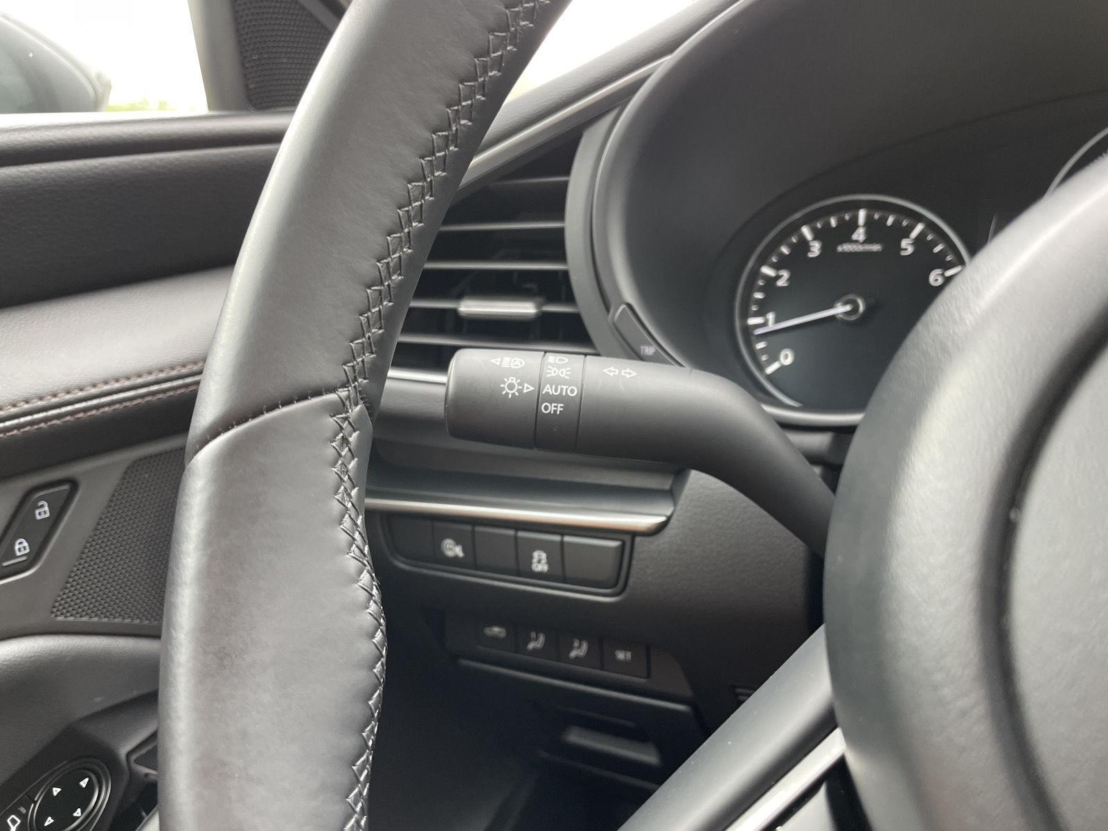 Vehicle photo 16