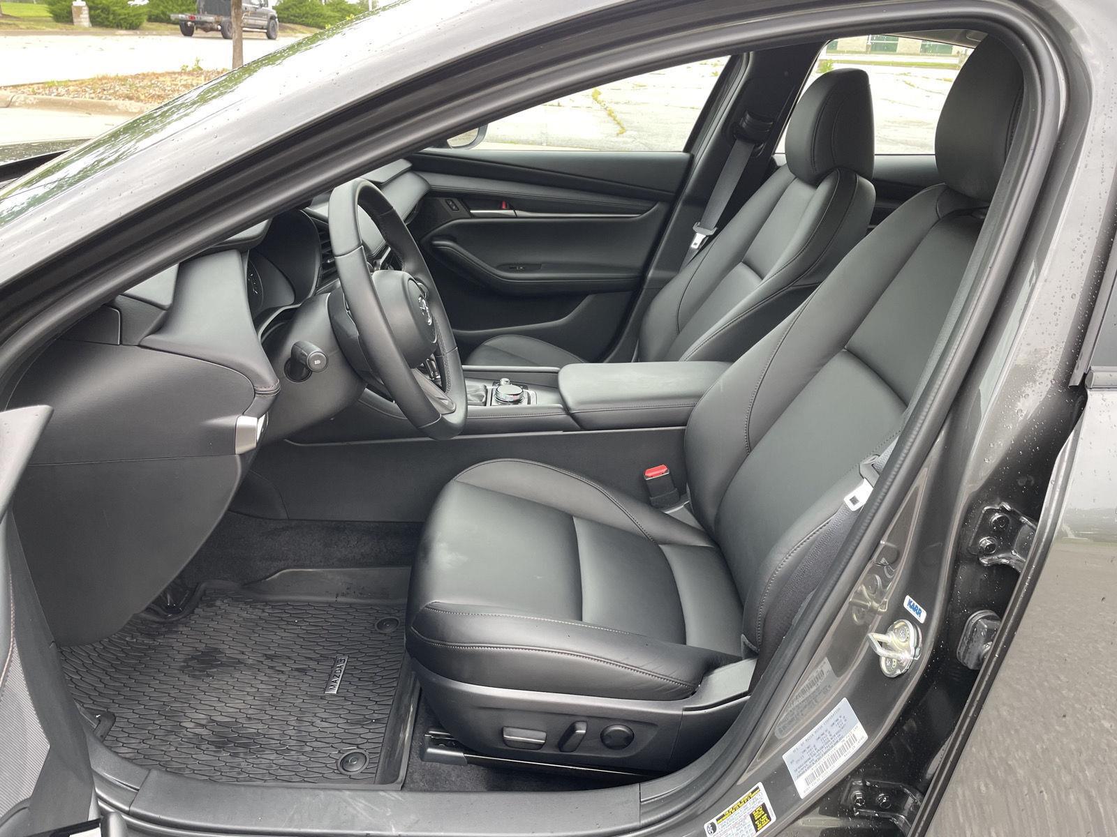 Vehicle photo 17