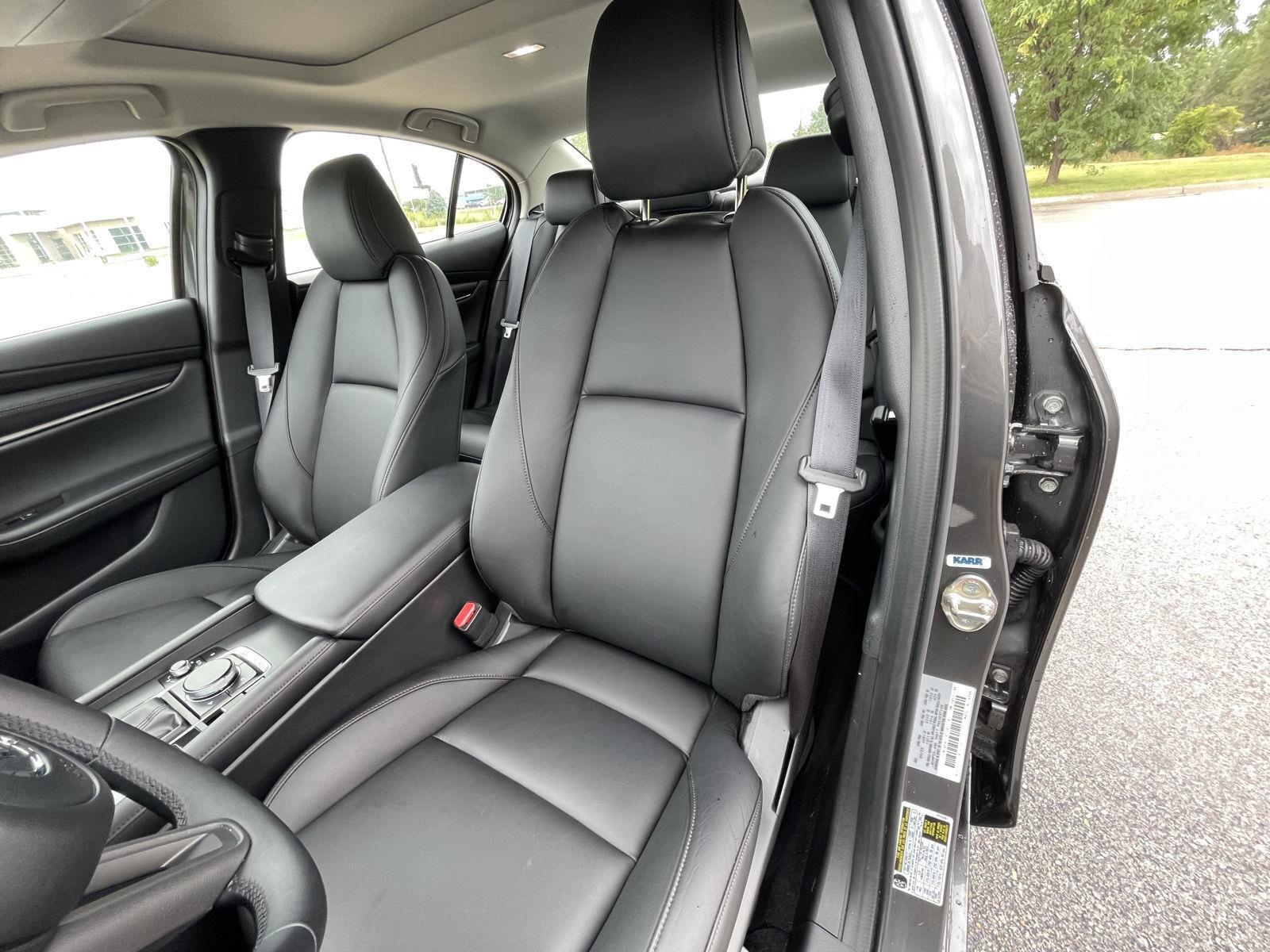 Vehicle photo 18