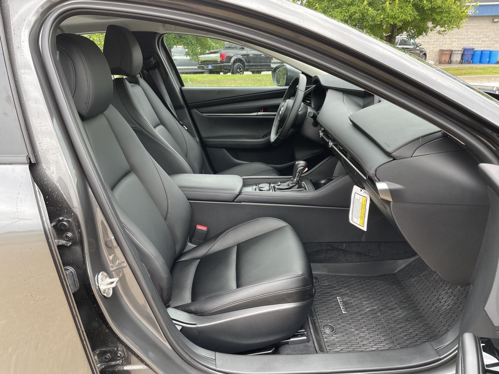 Vehicle photo 19