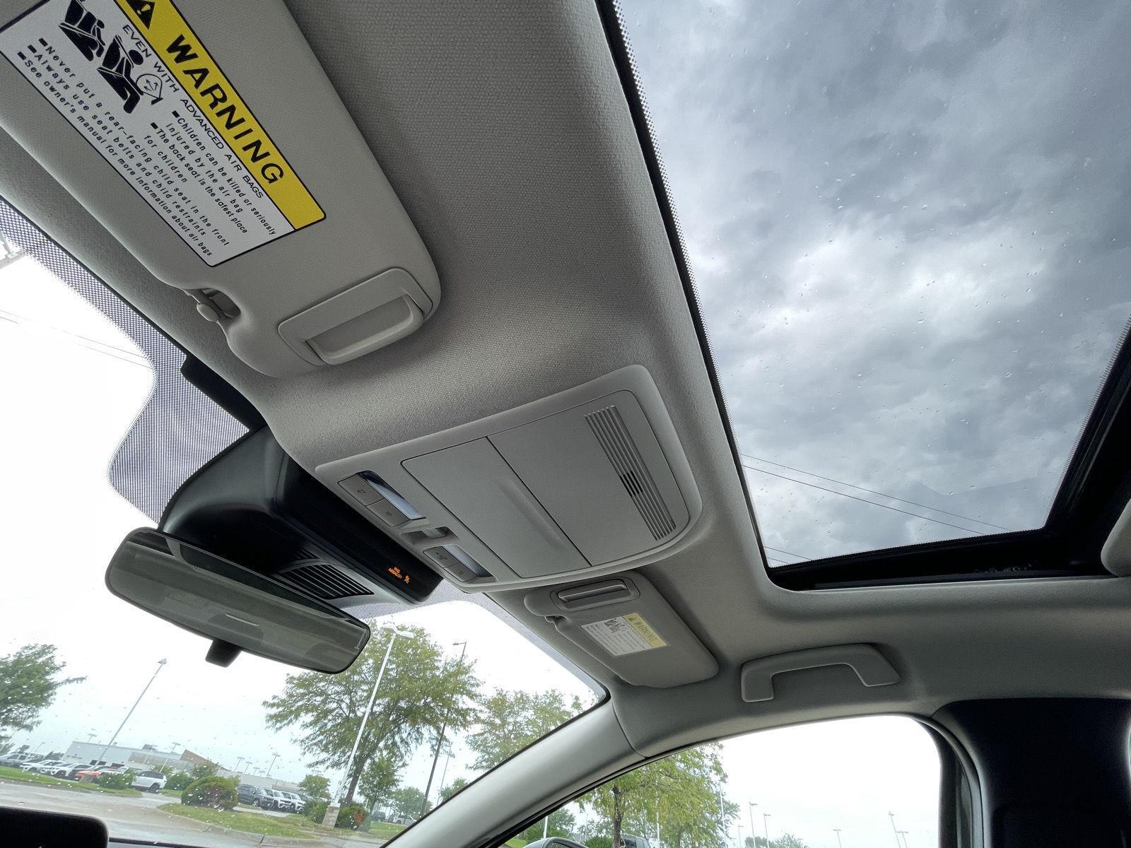 Vehicle photo 21