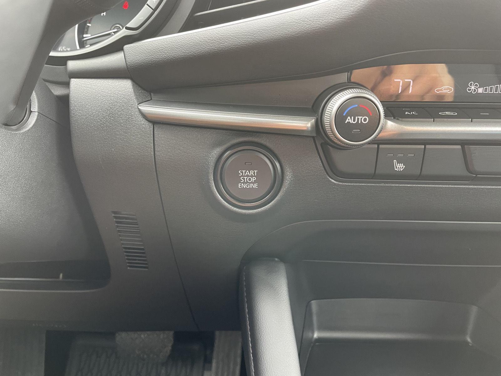 Vehicle photo 24