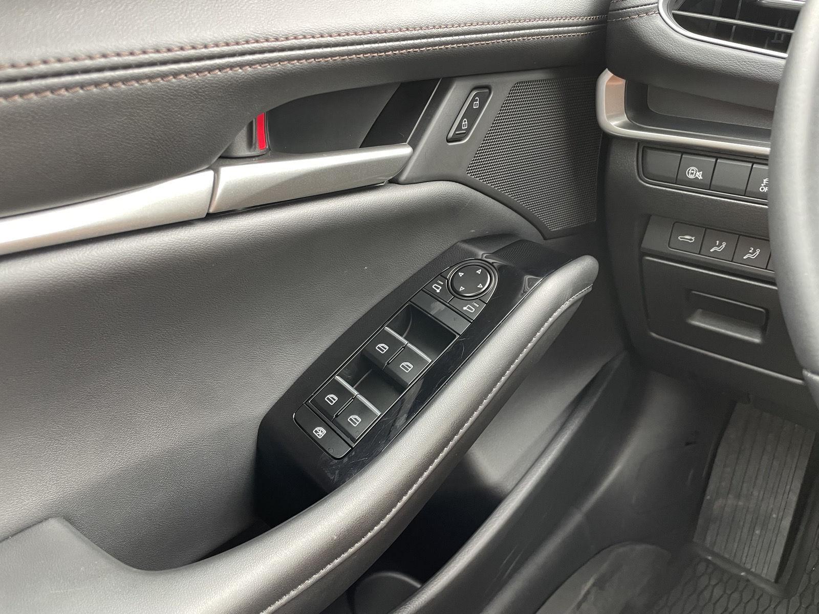 Vehicle photo 27