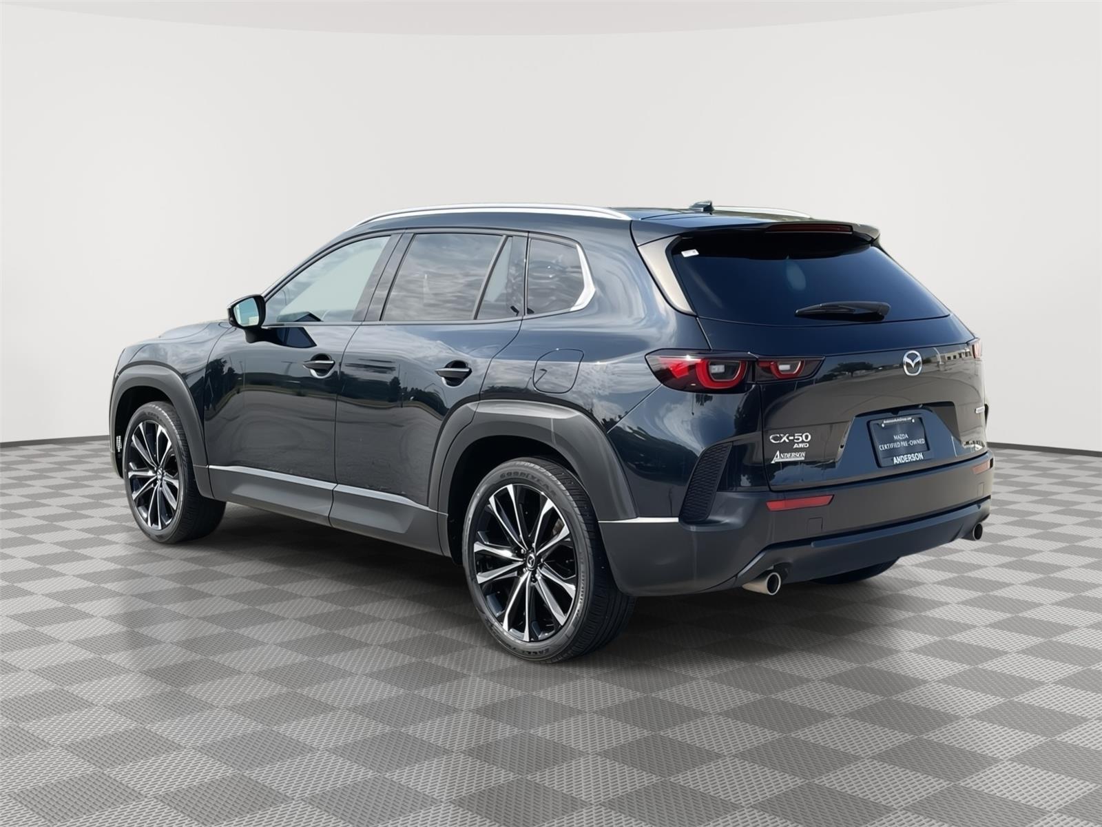 Vehicle photo 9