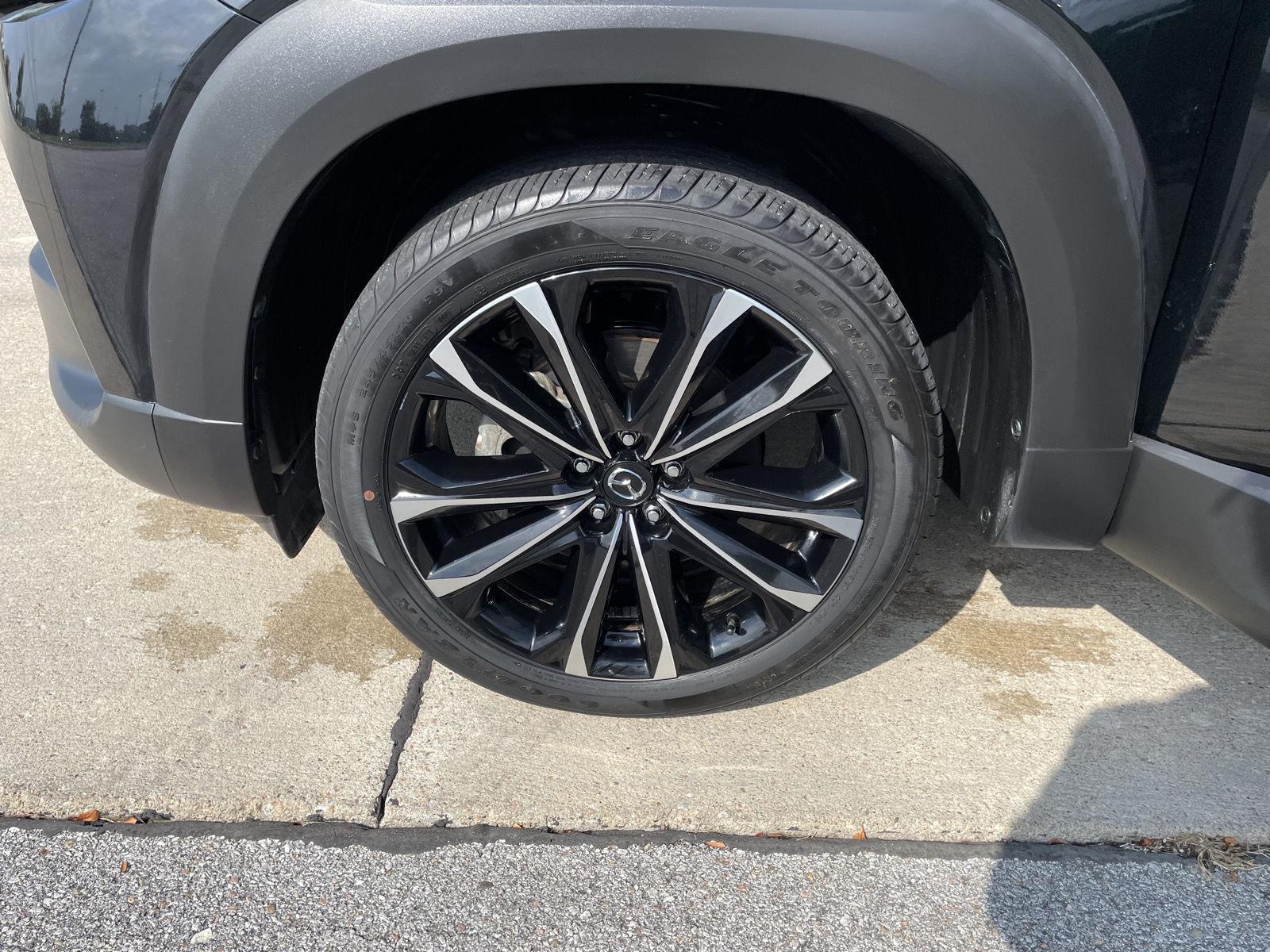 Vehicle photo 10