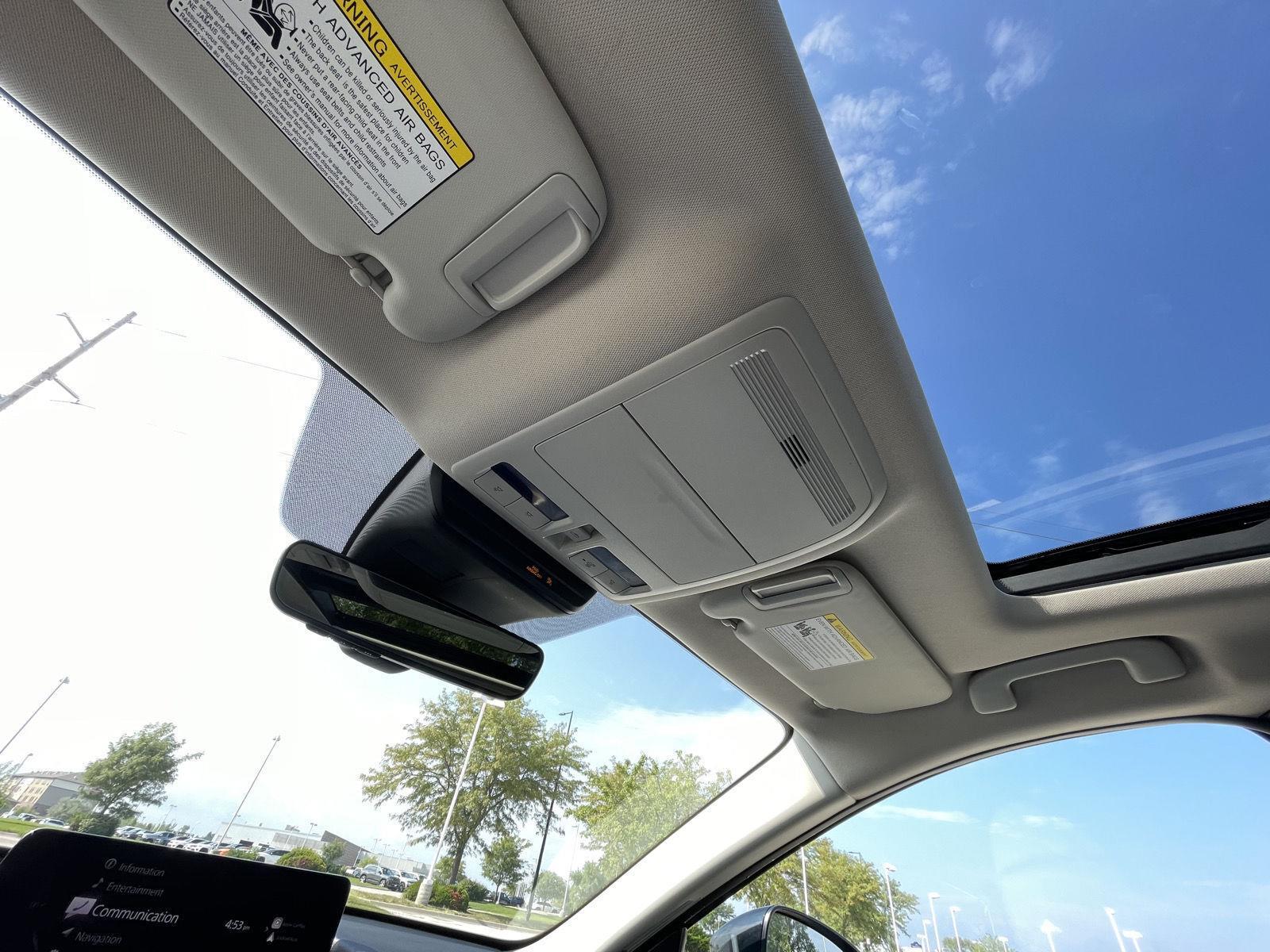 Vehicle photo 21