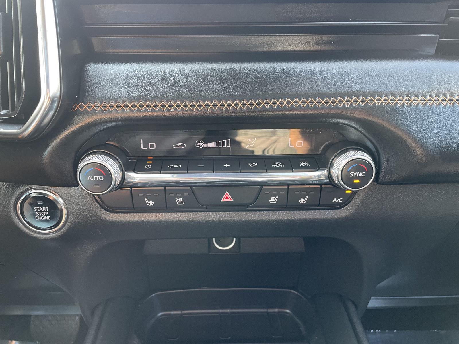 Vehicle photo 26