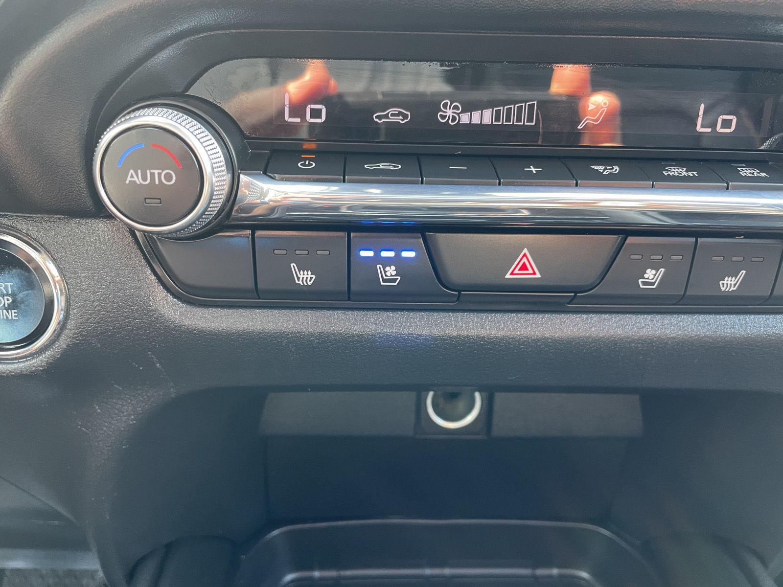 Vehicle photo 28
