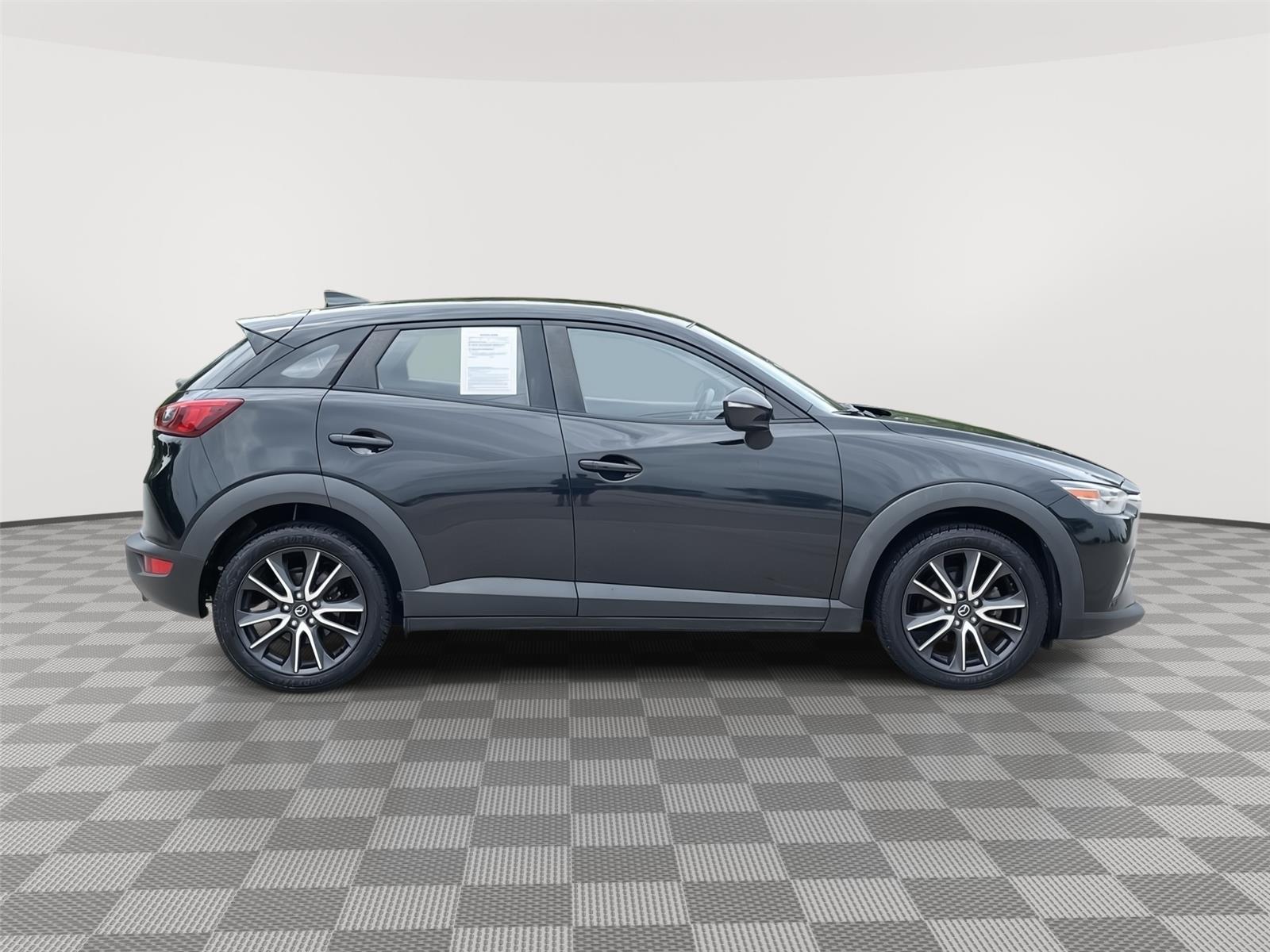 Vehicle photo 6