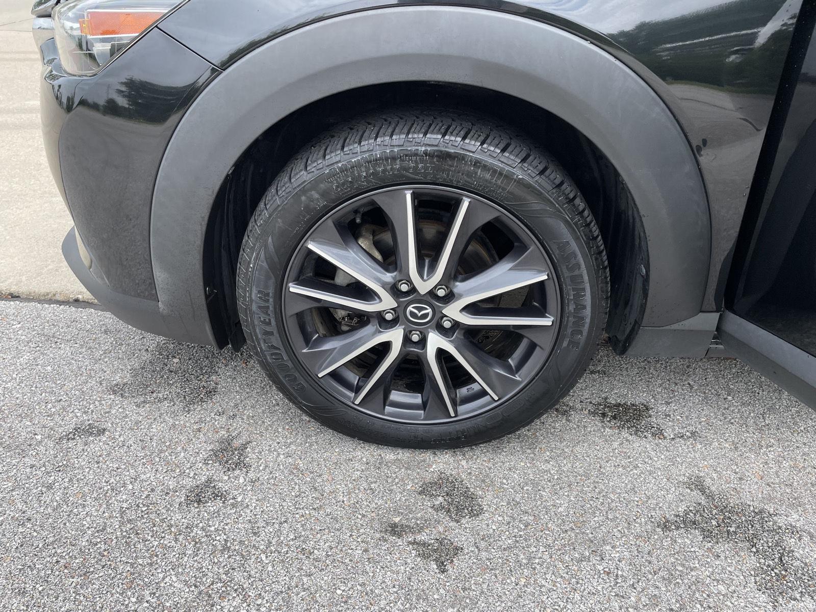 Vehicle photo 10