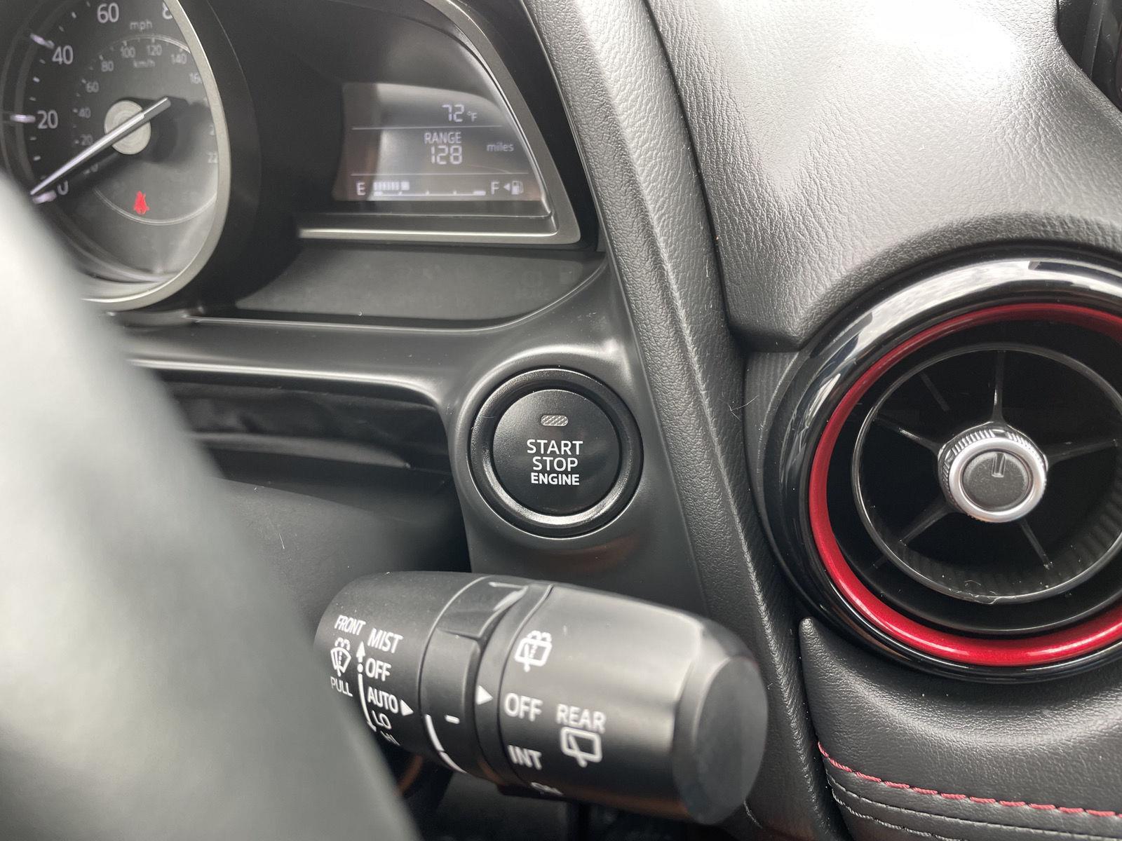 Vehicle photo 24