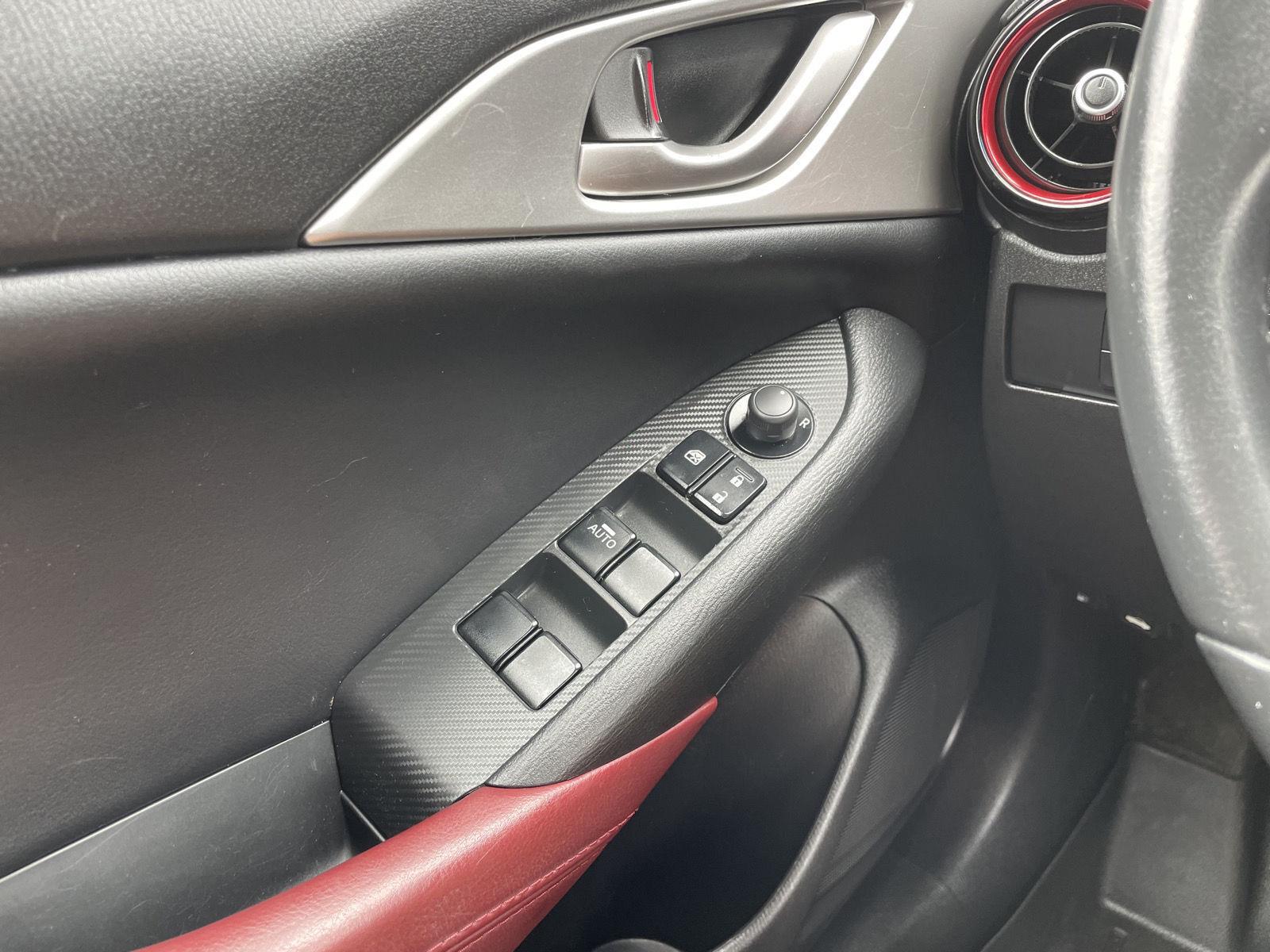 Vehicle photo 28