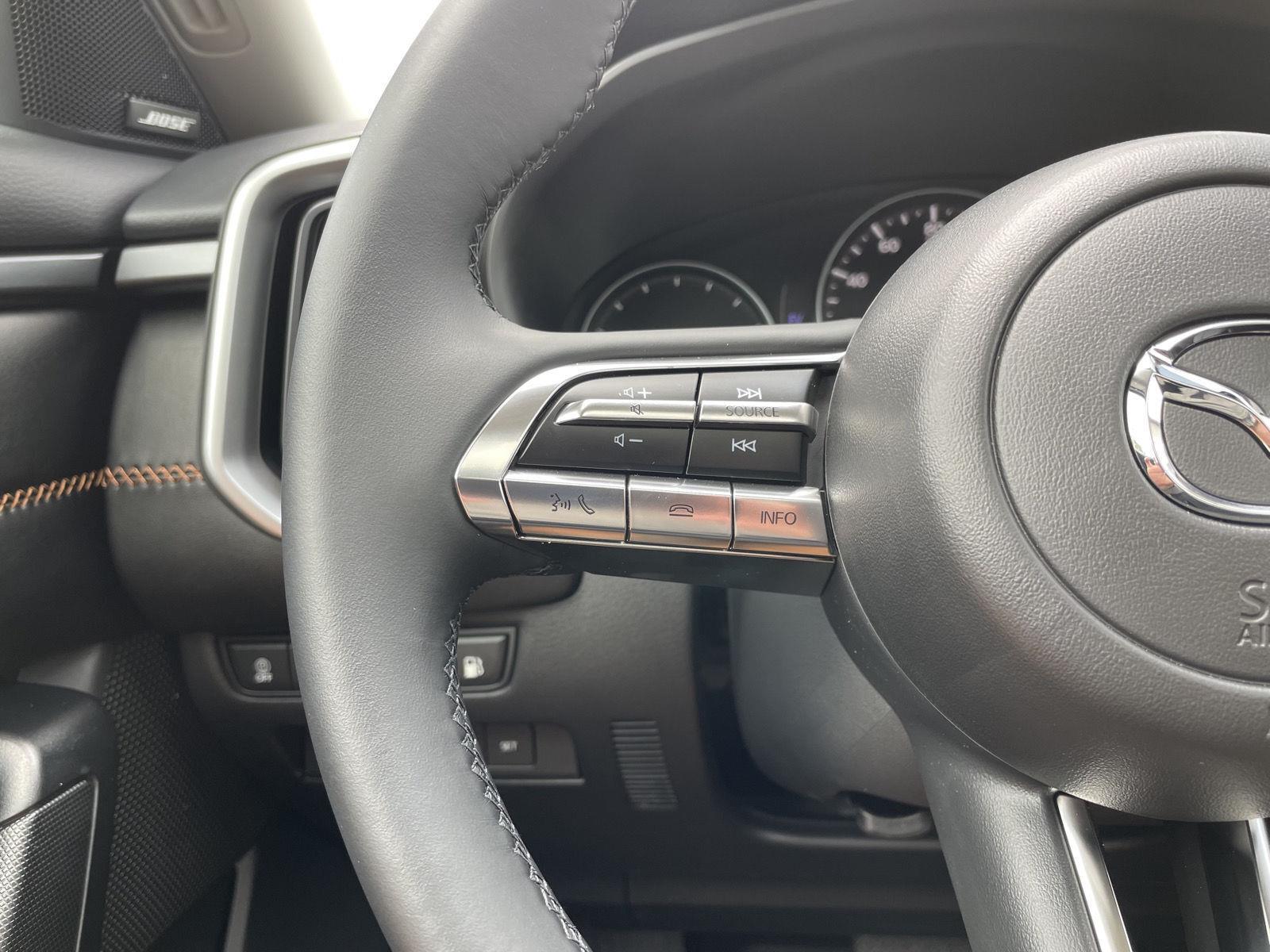 Vehicle photo 12