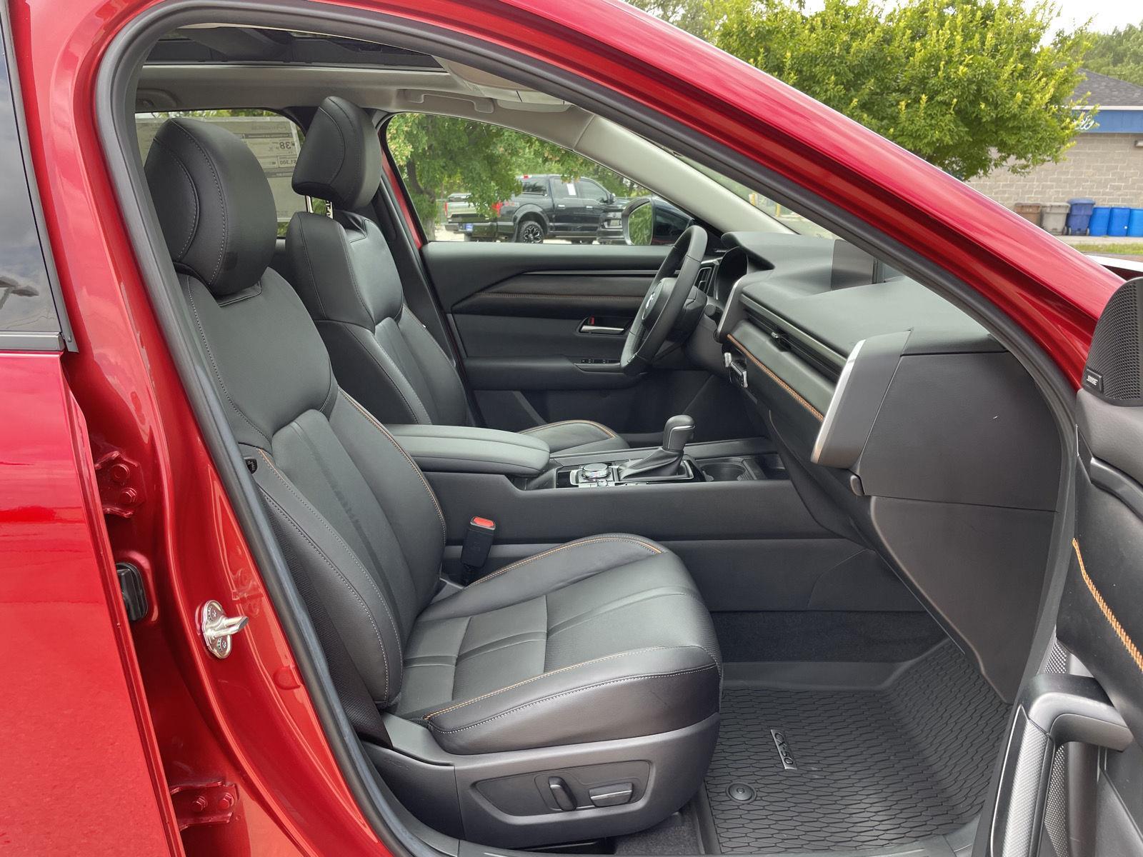 Vehicle photo 18