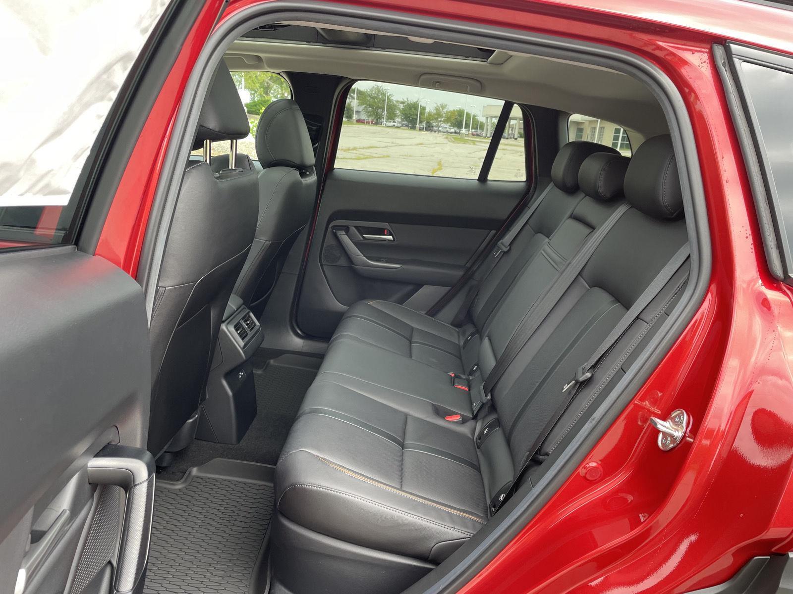 Vehicle photo 19