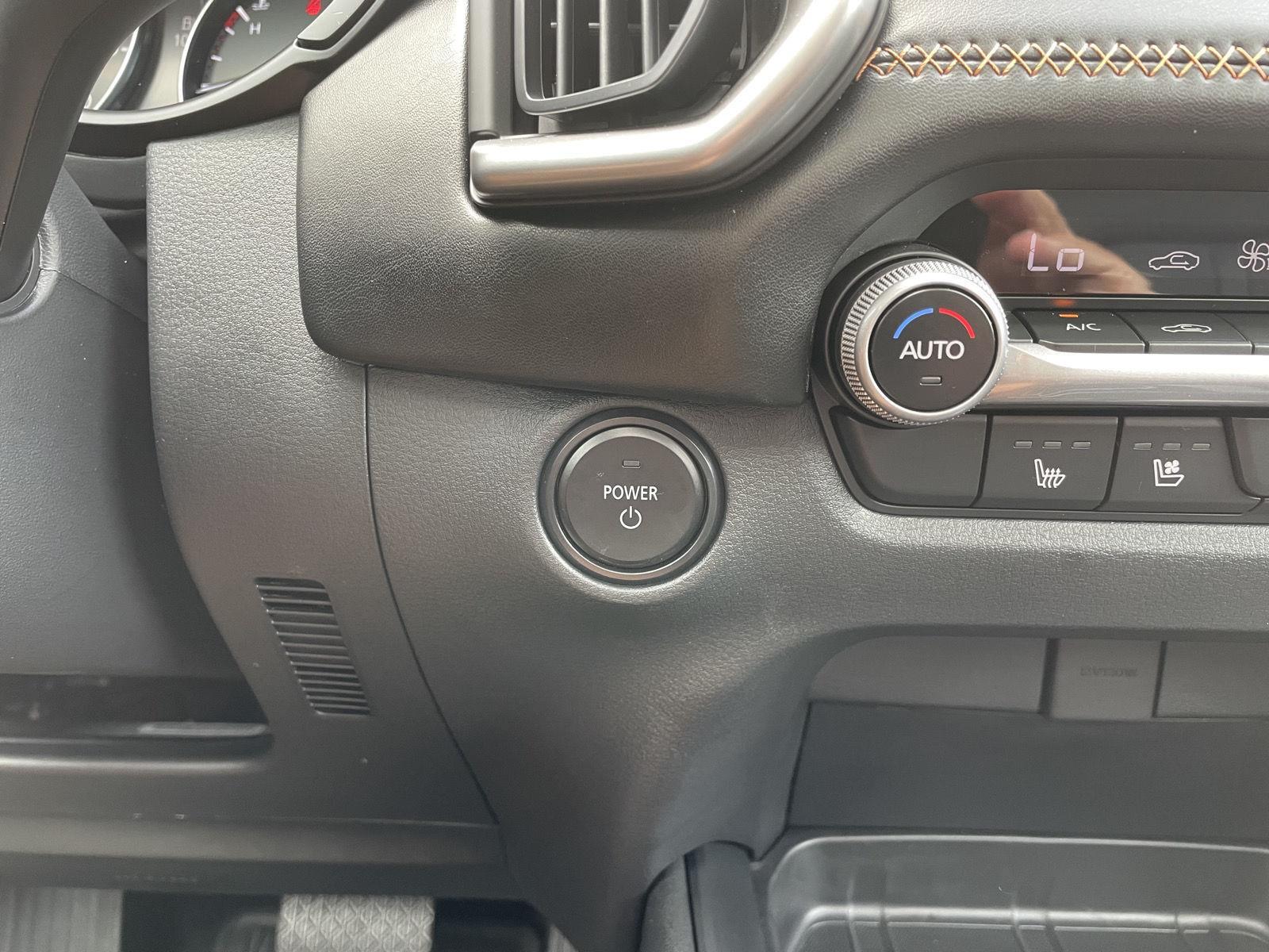 Vehicle photo 24