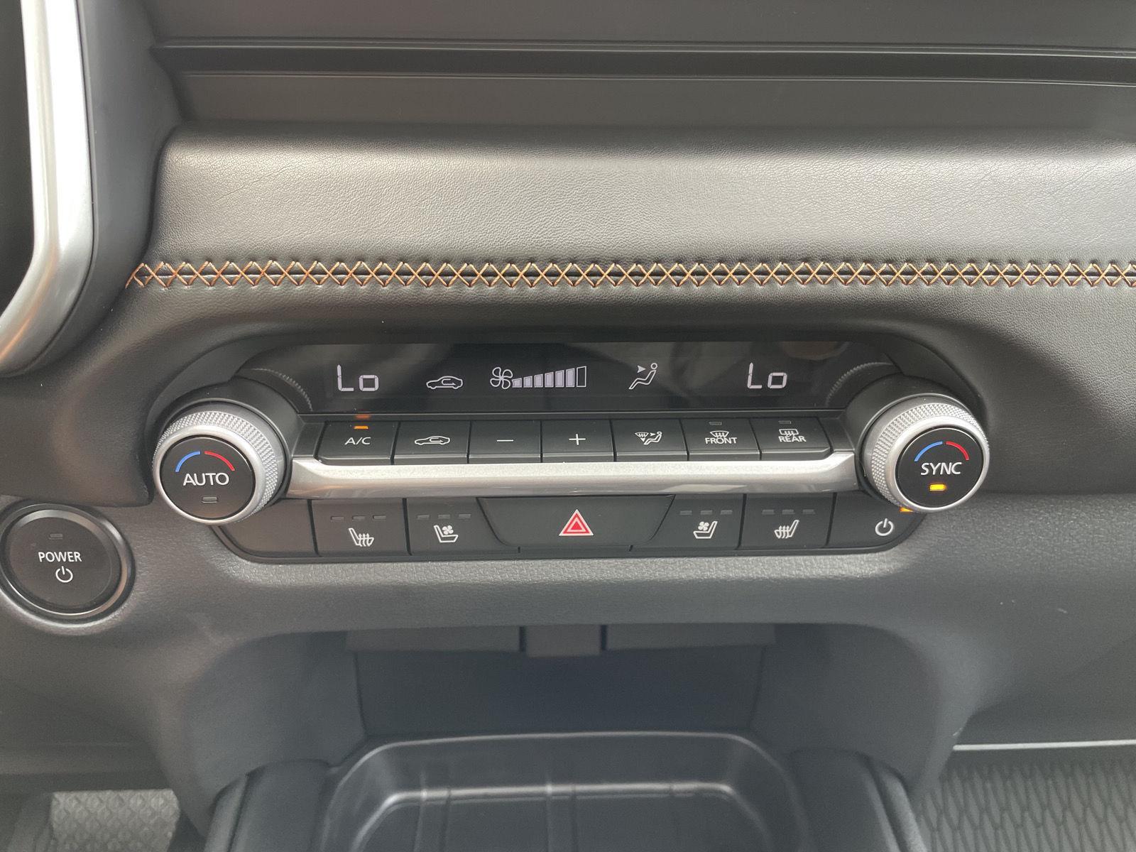 Vehicle photo 25