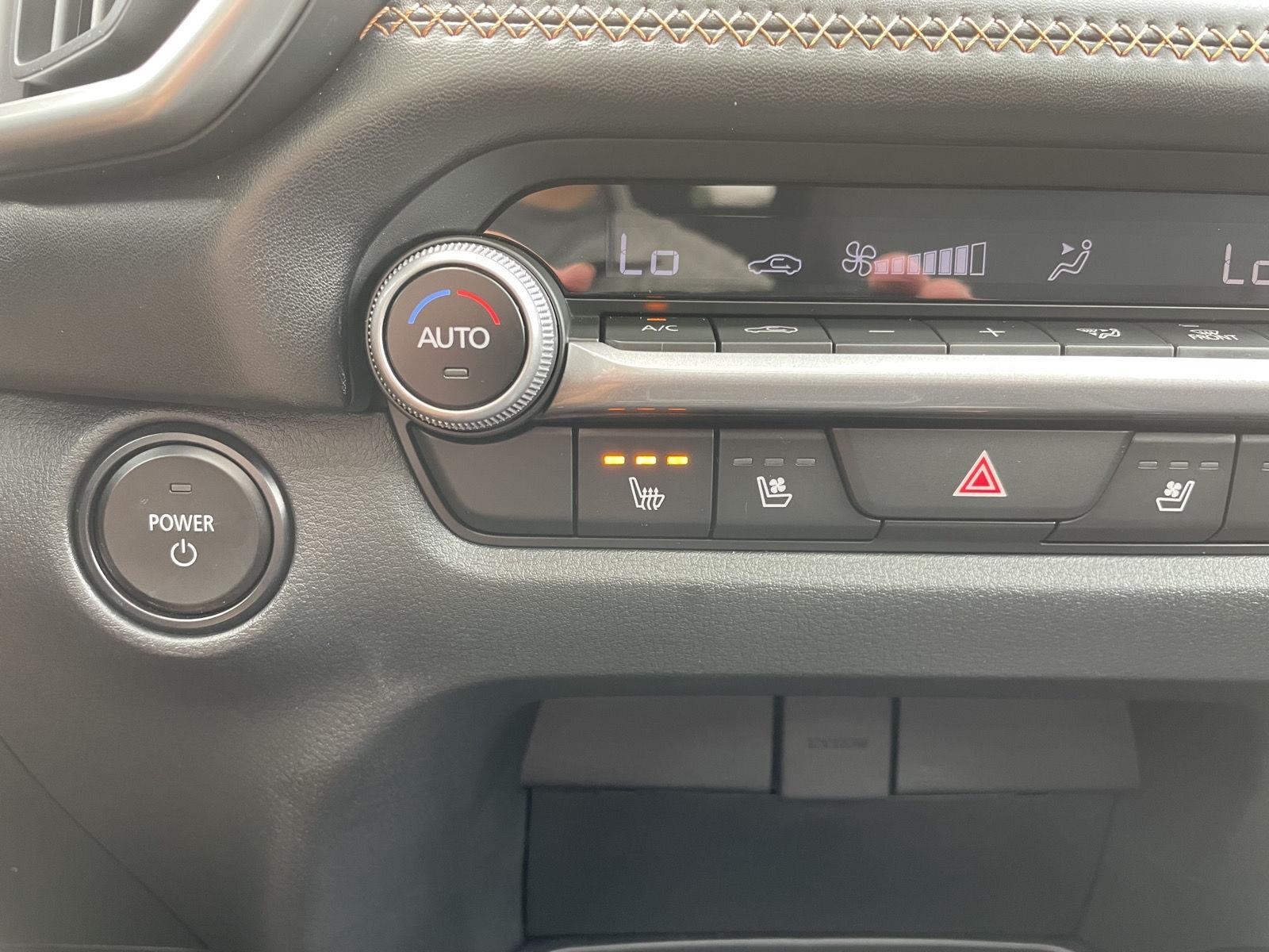 Vehicle photo 26