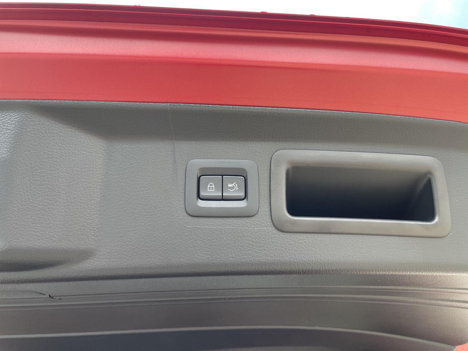 Vehicle photo 35