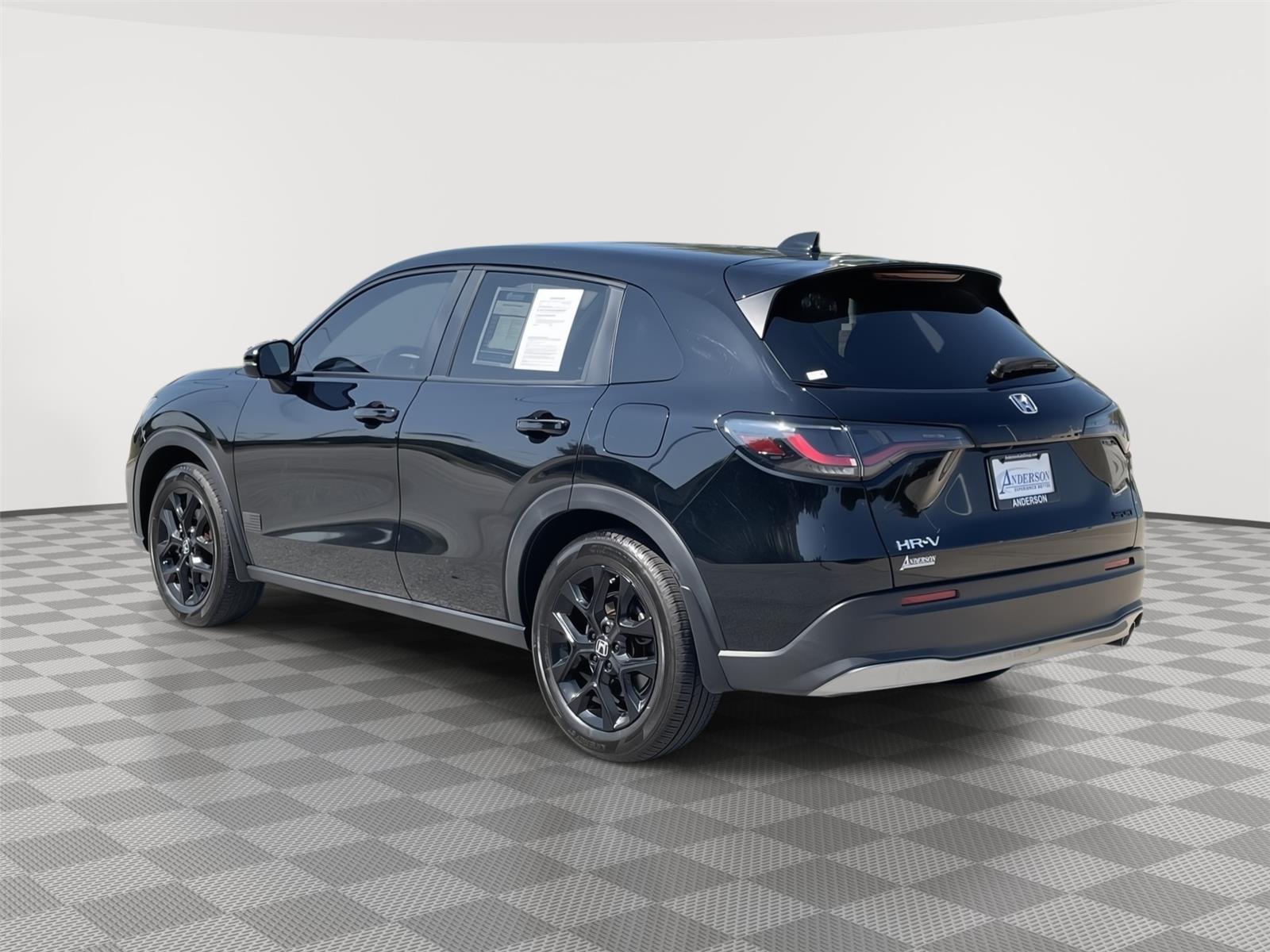 Vehicle photo 9