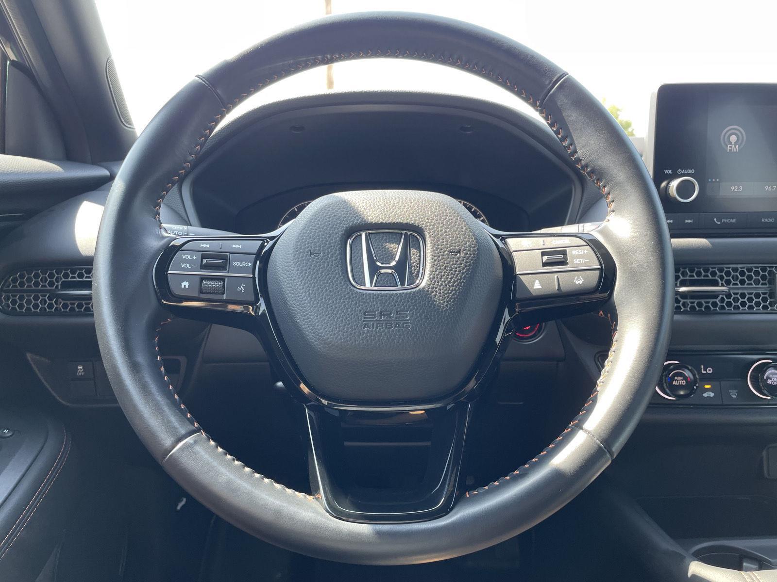 Vehicle photo 12