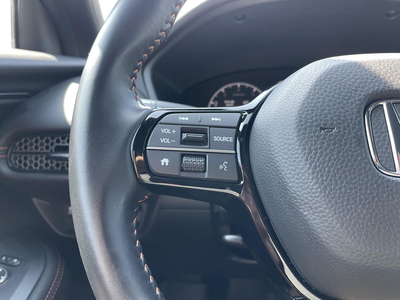 Vehicle photo 13
