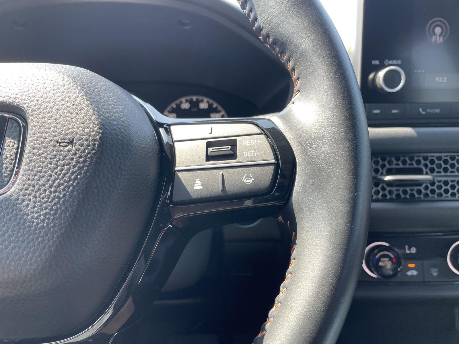 Vehicle photo 14