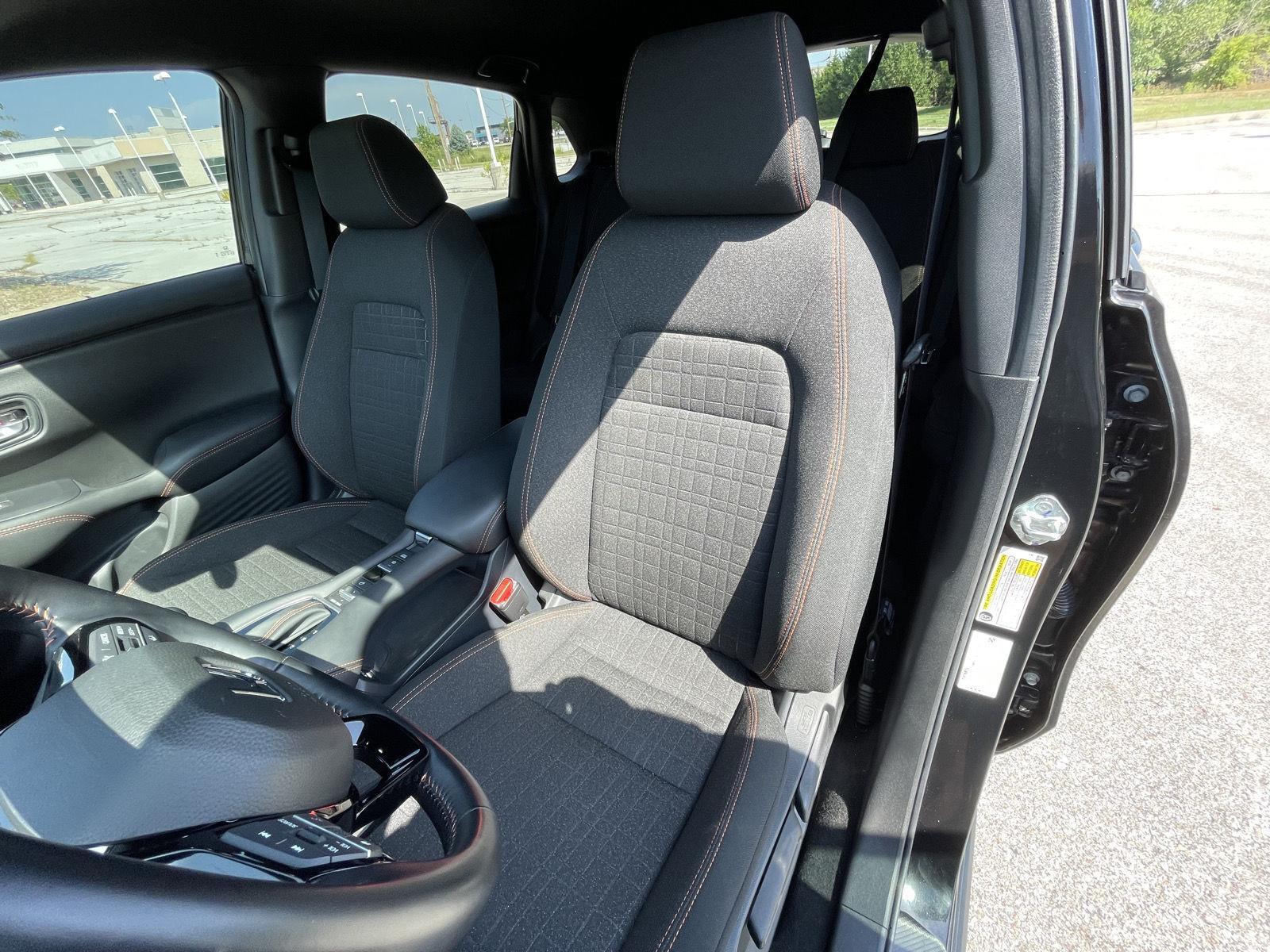 Vehicle photo 18