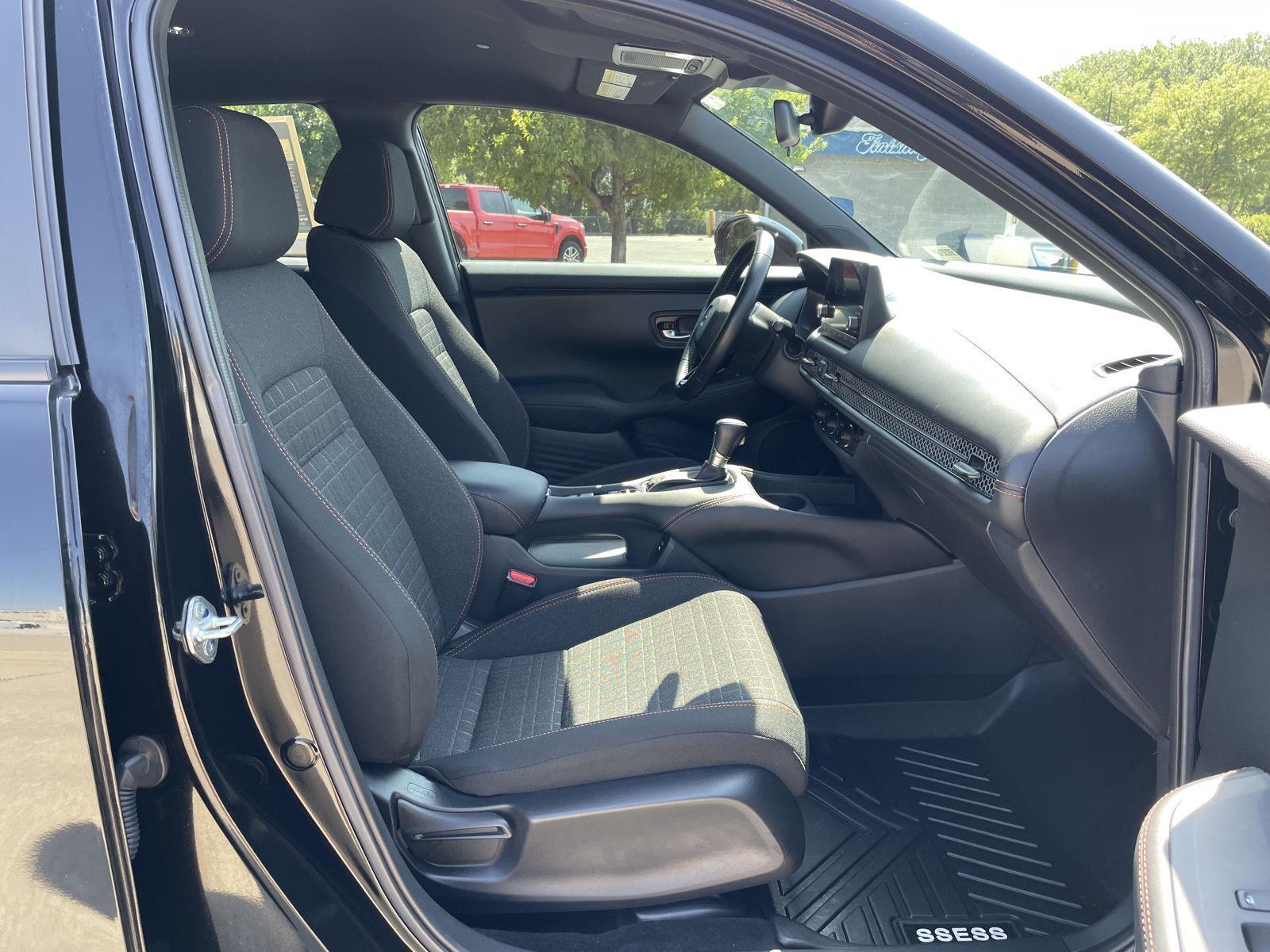 Vehicle photo 19