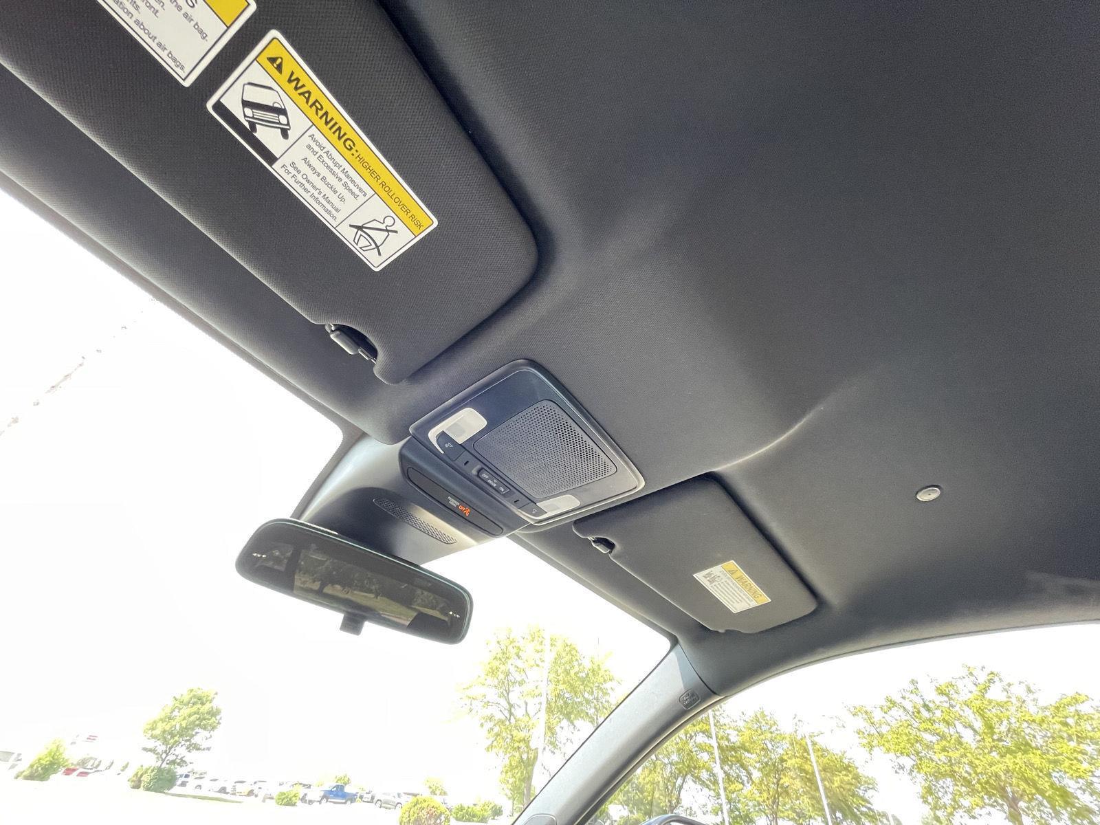 Vehicle photo 21