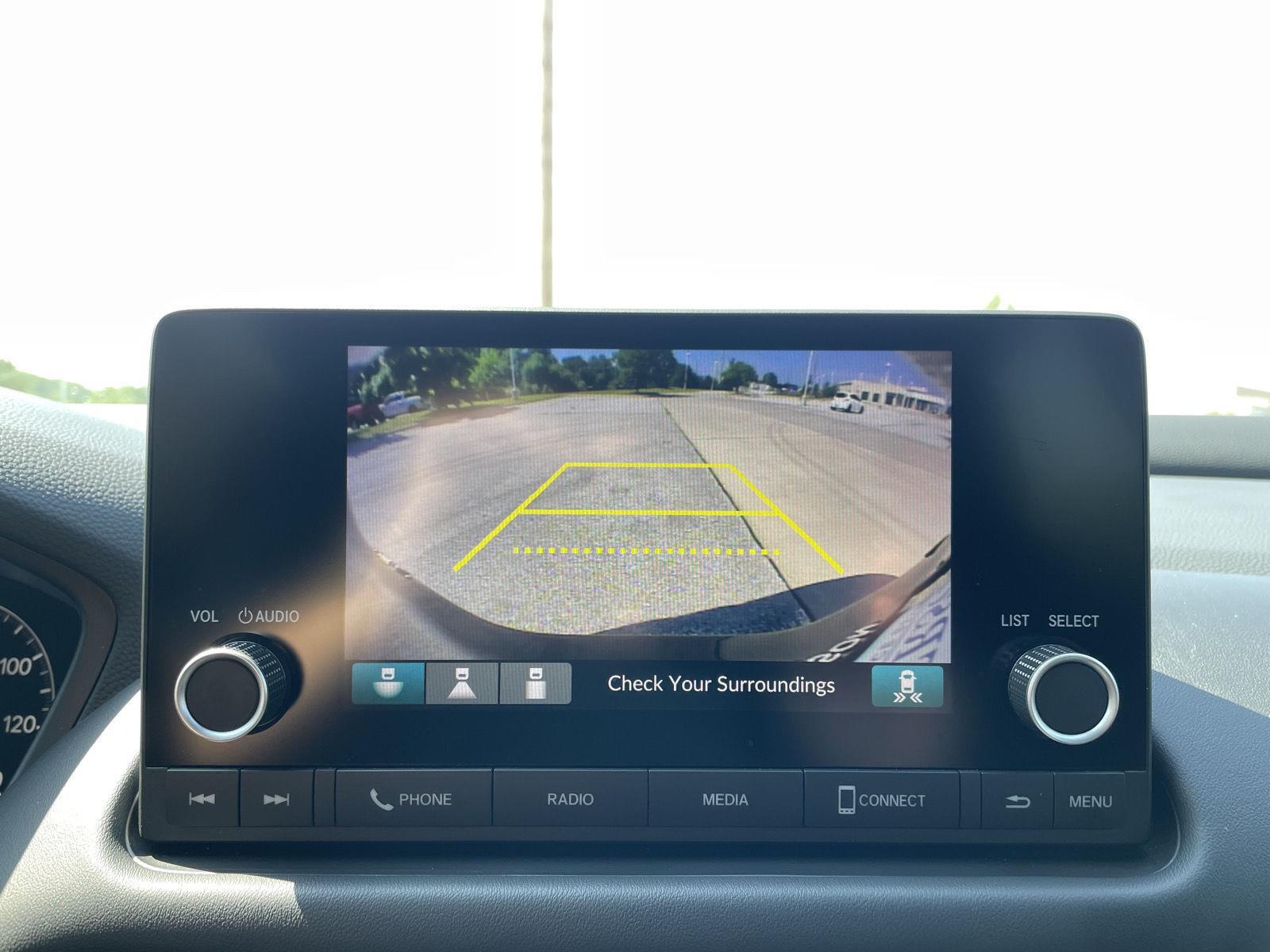 Vehicle photo 23