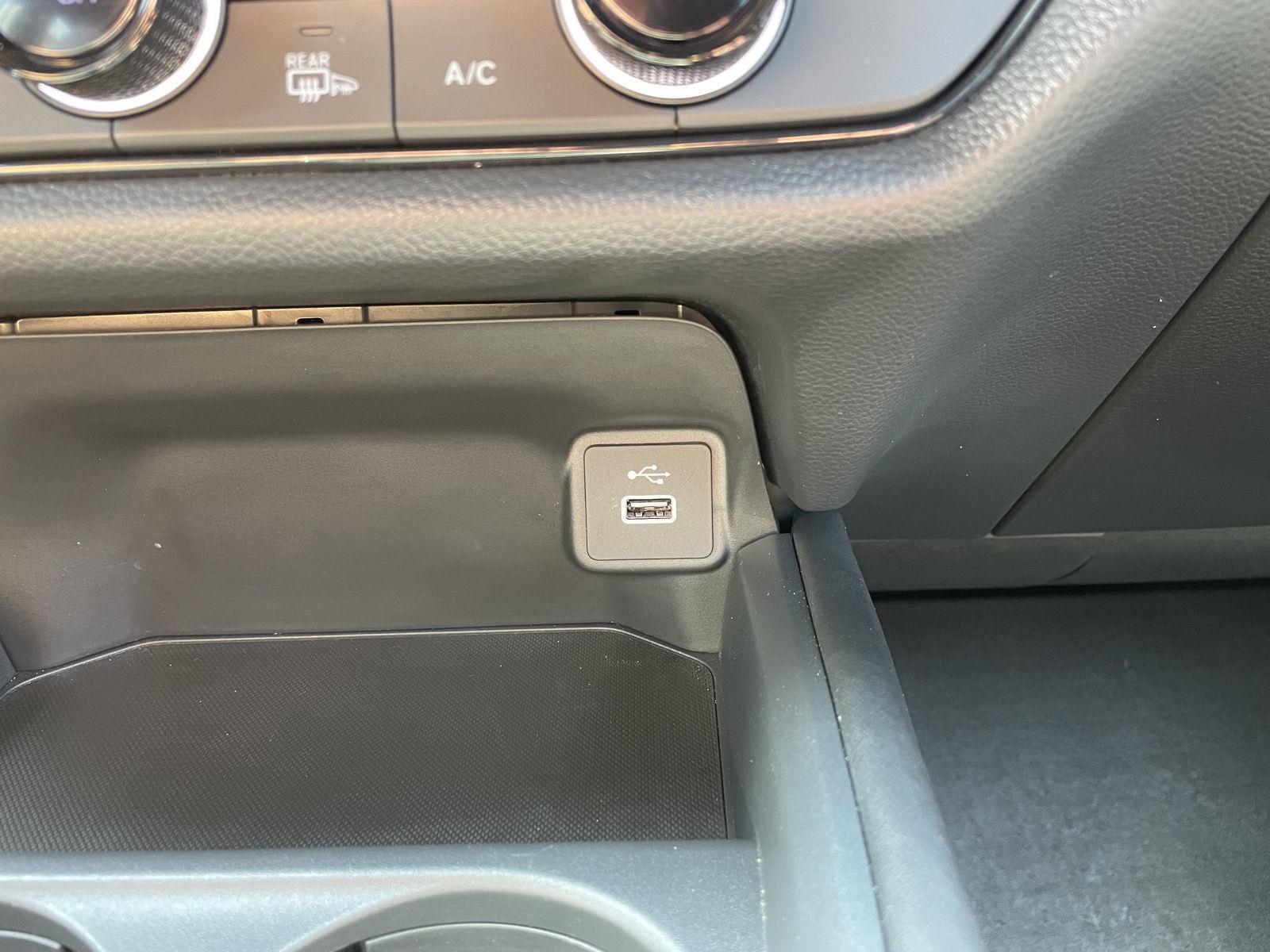 Vehicle photo 28