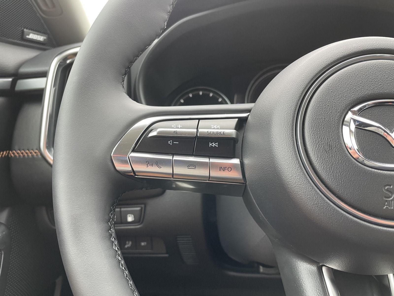 Vehicle photo 12