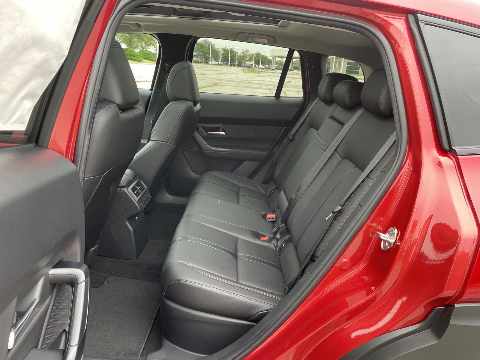 Vehicle photo 19