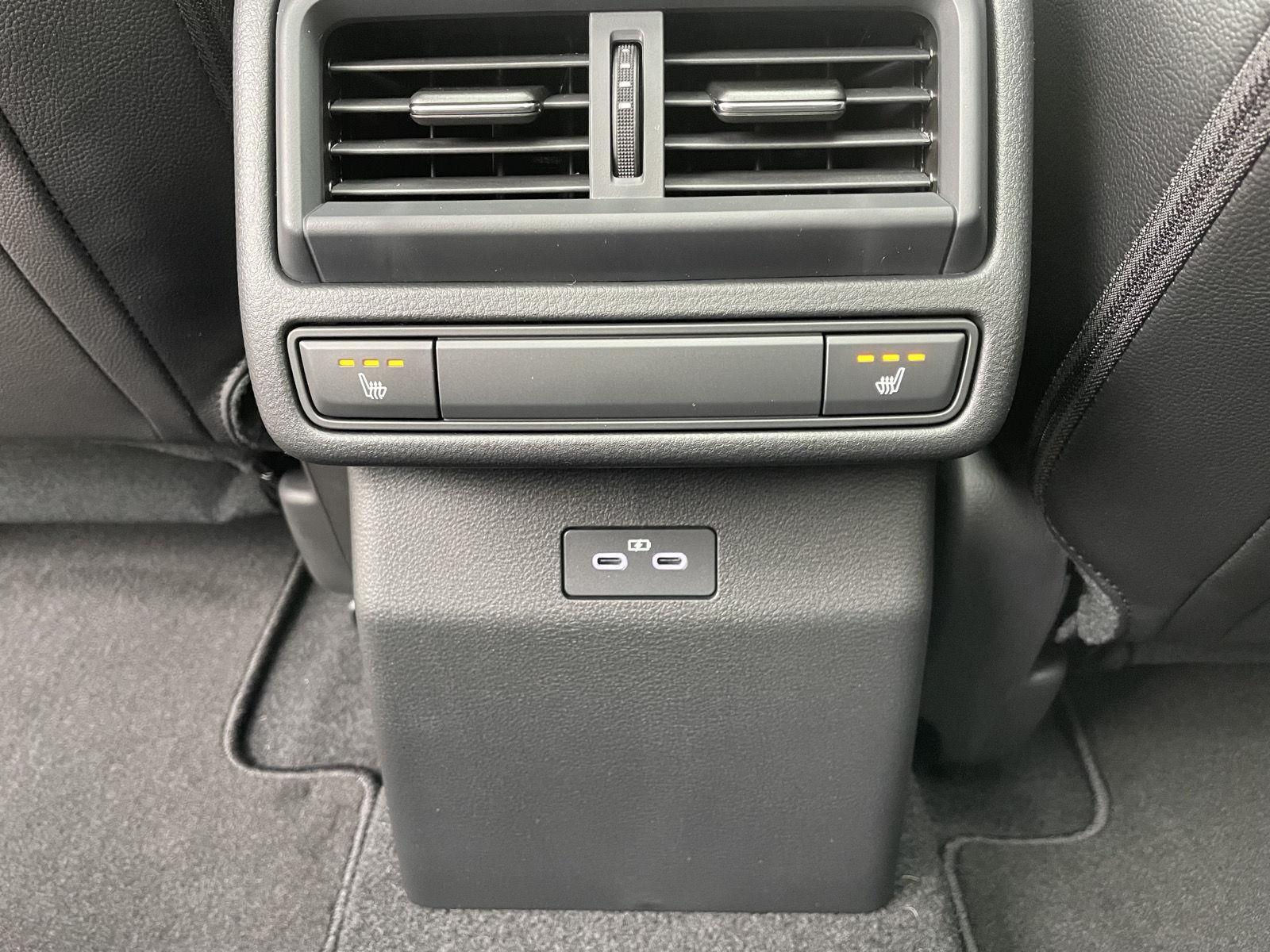 Vehicle photo 20