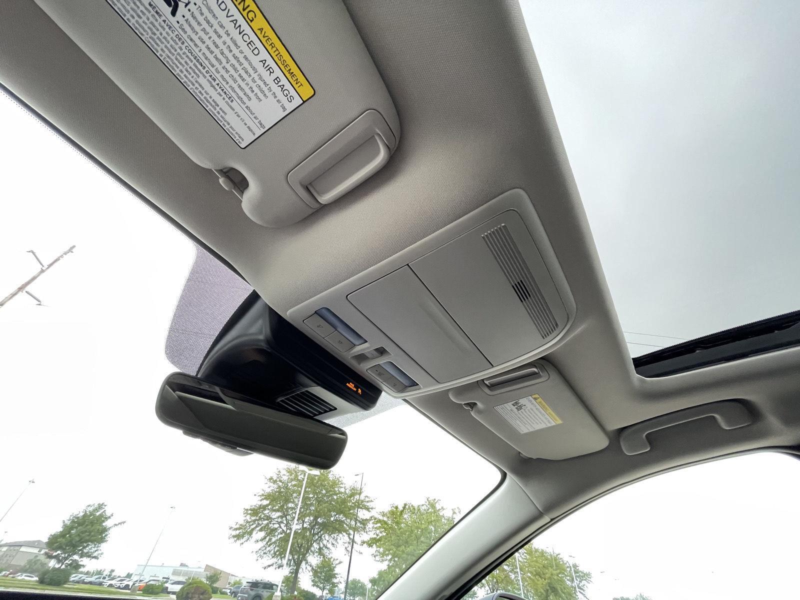 Vehicle photo 21