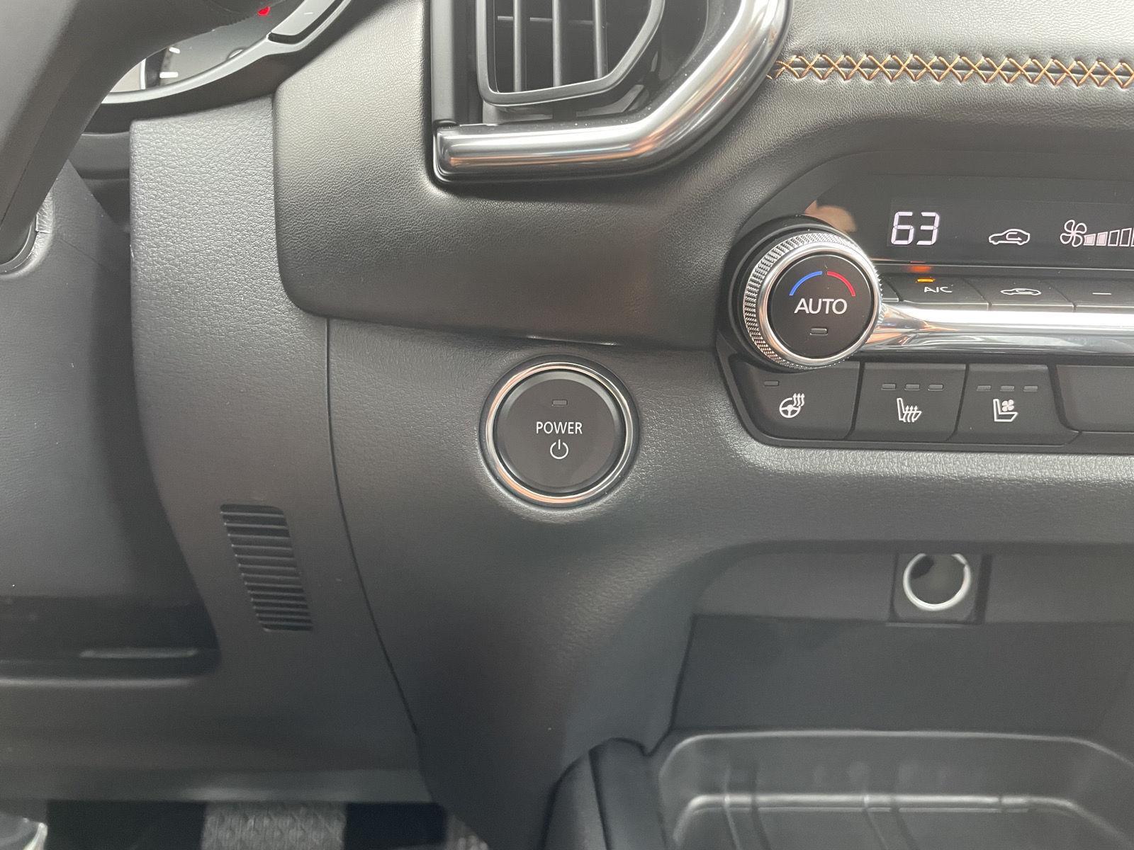 Vehicle photo 25