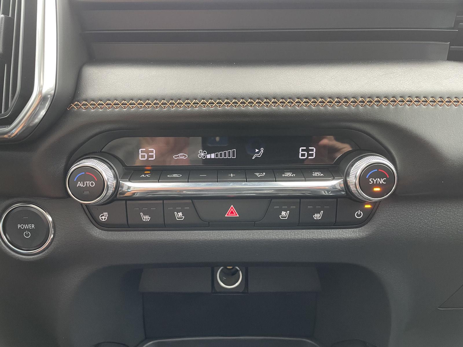 Vehicle photo 26