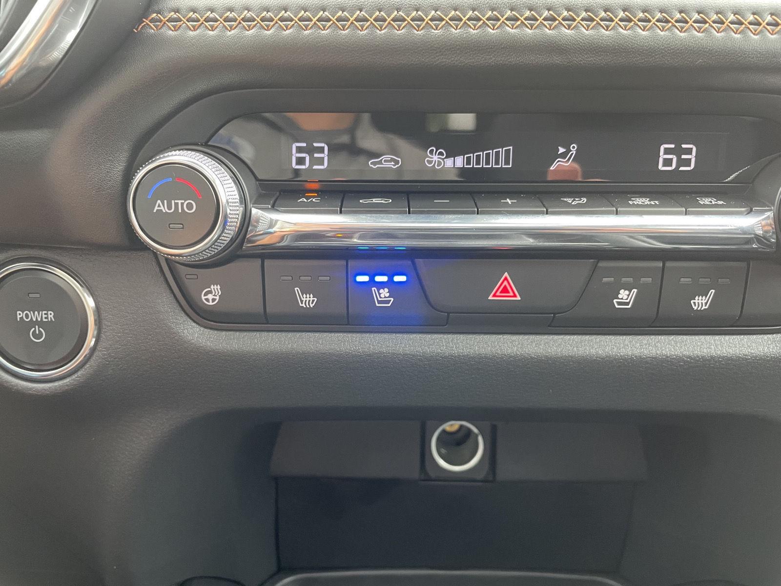 Vehicle photo 28