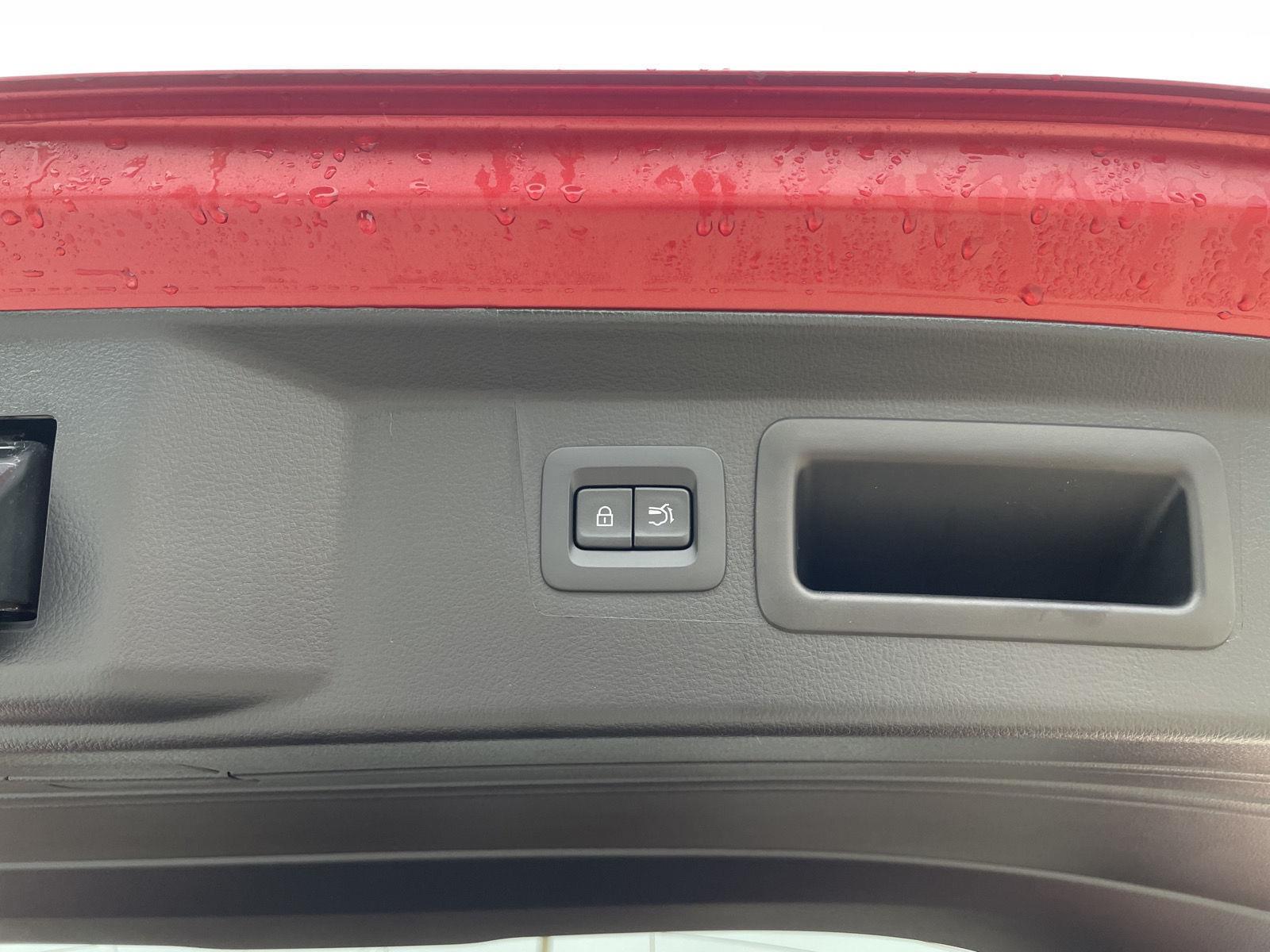 Vehicle photo 37