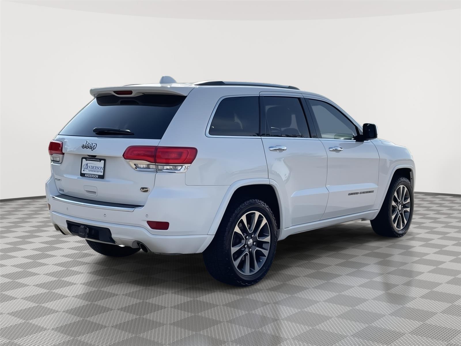 Vehicle photo 7