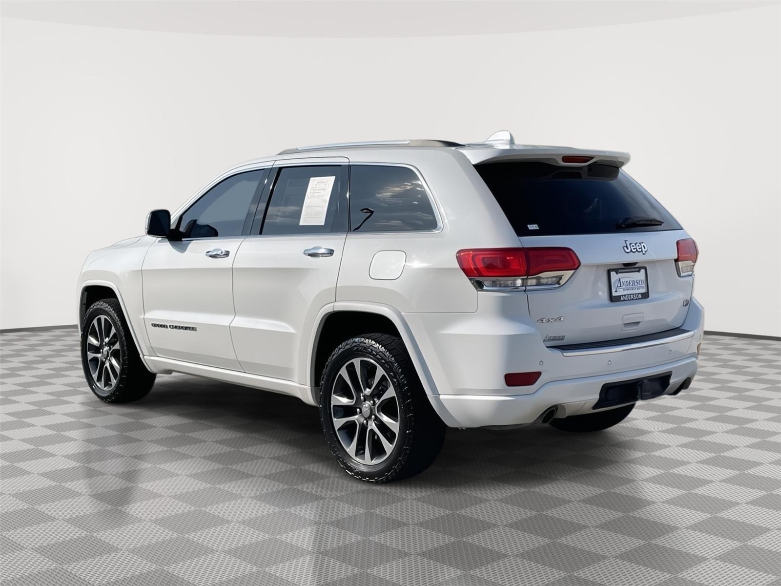 Vehicle photo 9