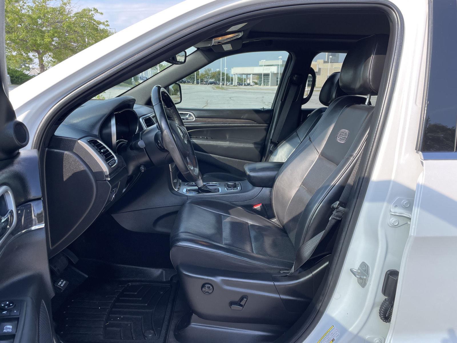 Vehicle photo 17