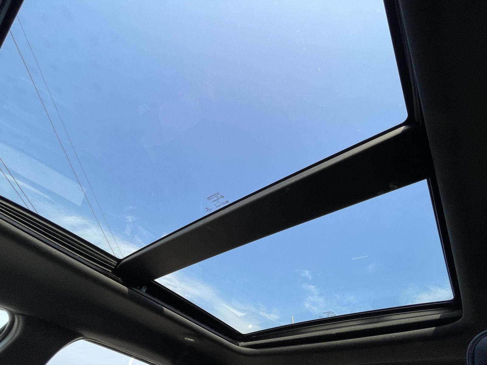 Vehicle photo 23