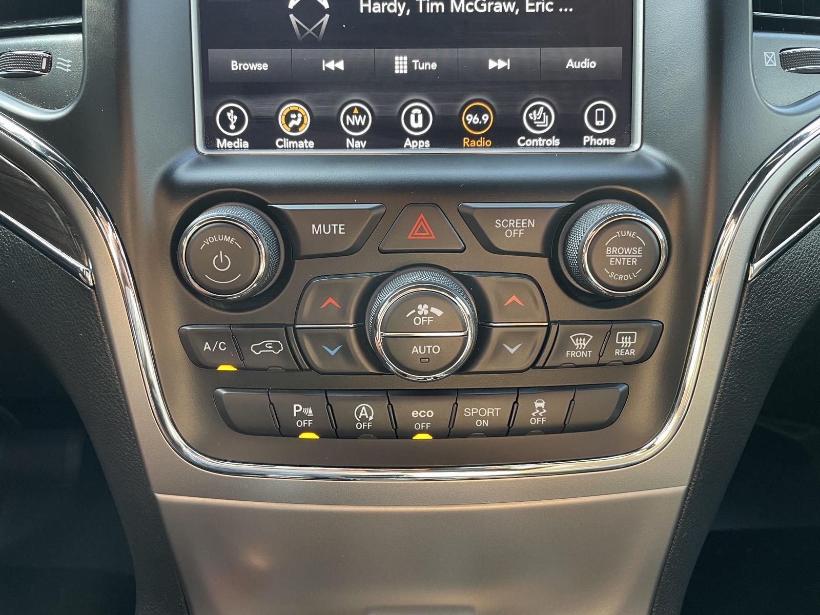 Vehicle photo 28