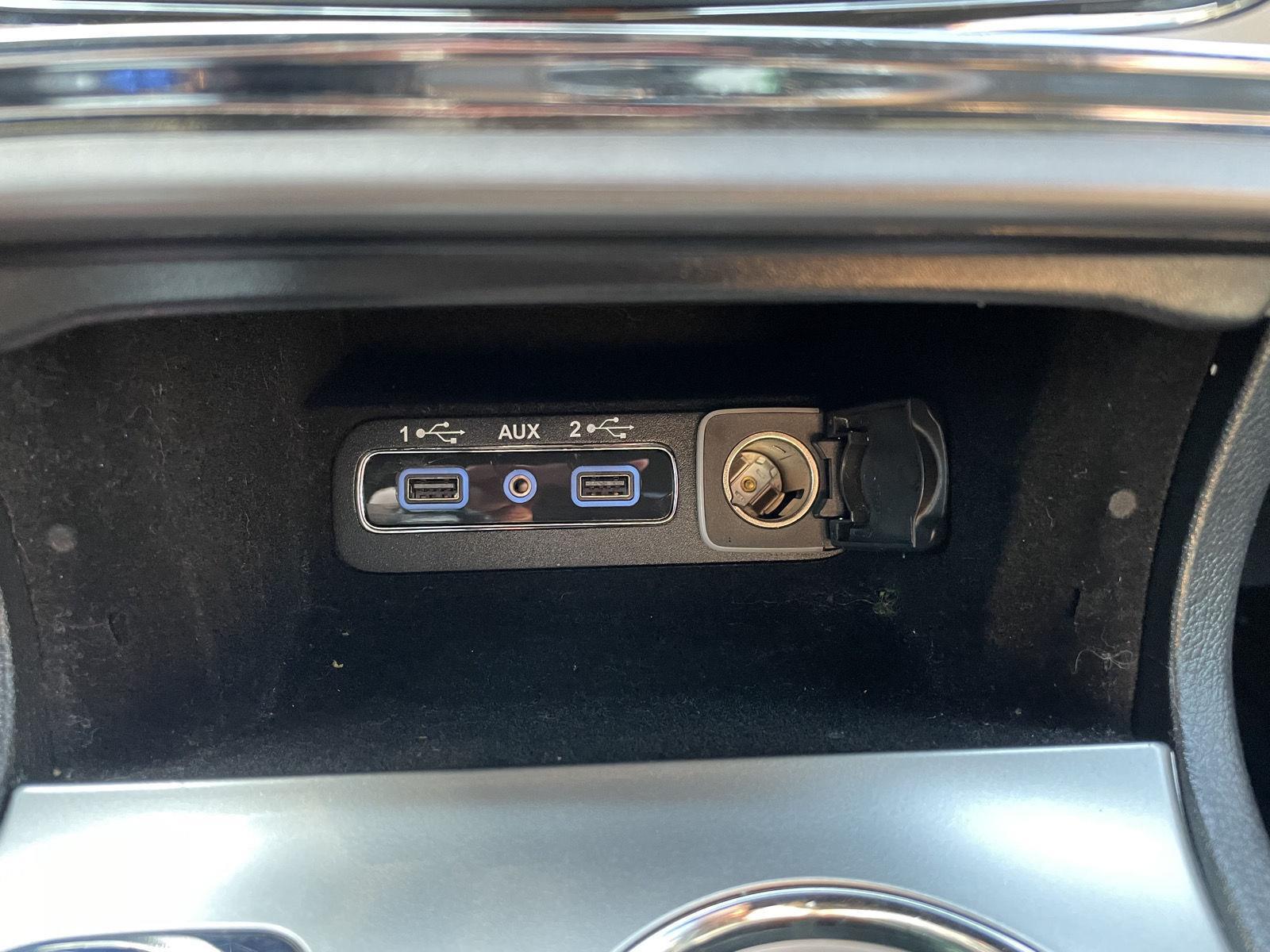 Vehicle photo 30