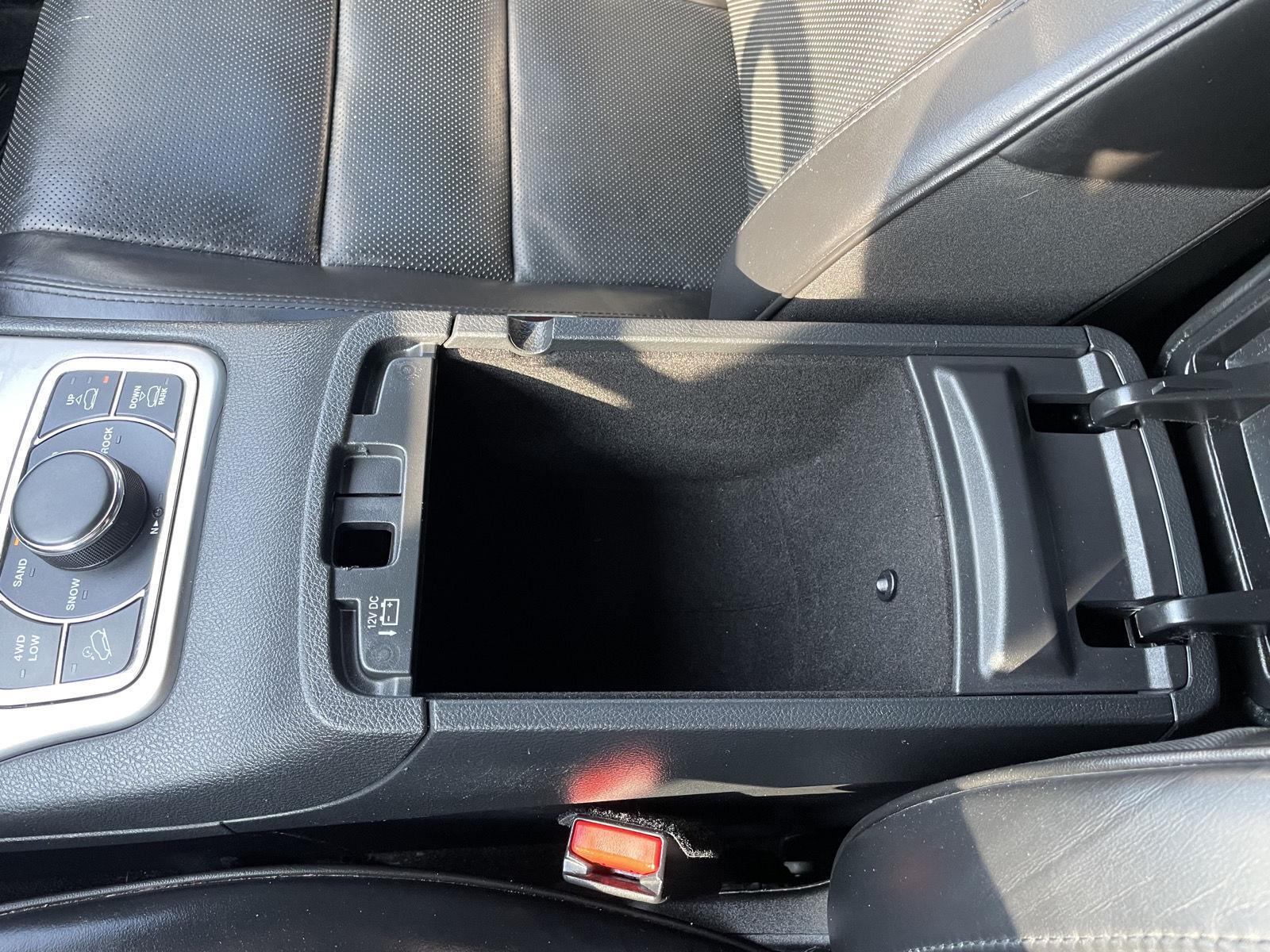 Vehicle photo 33