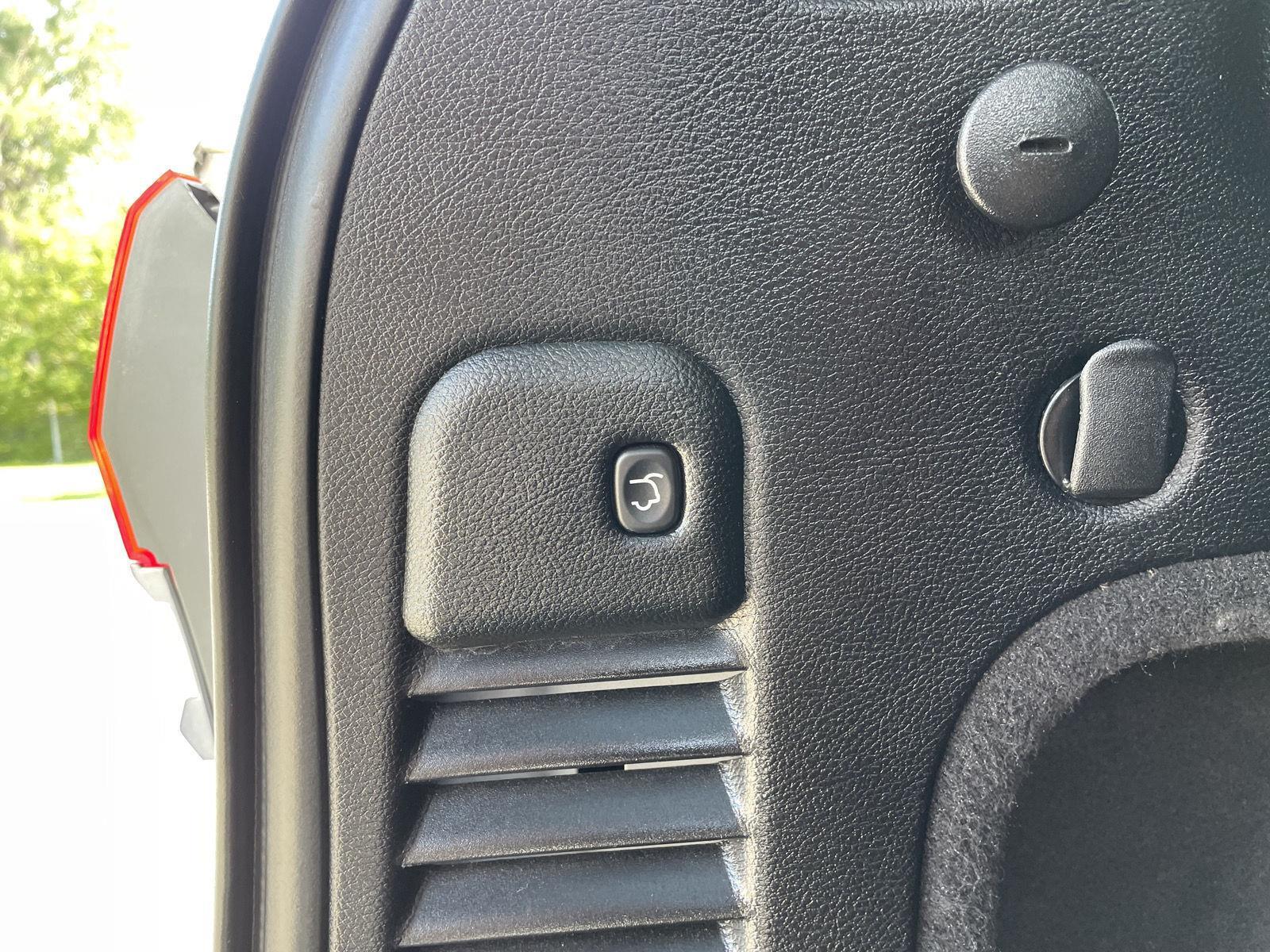 Vehicle photo 38
