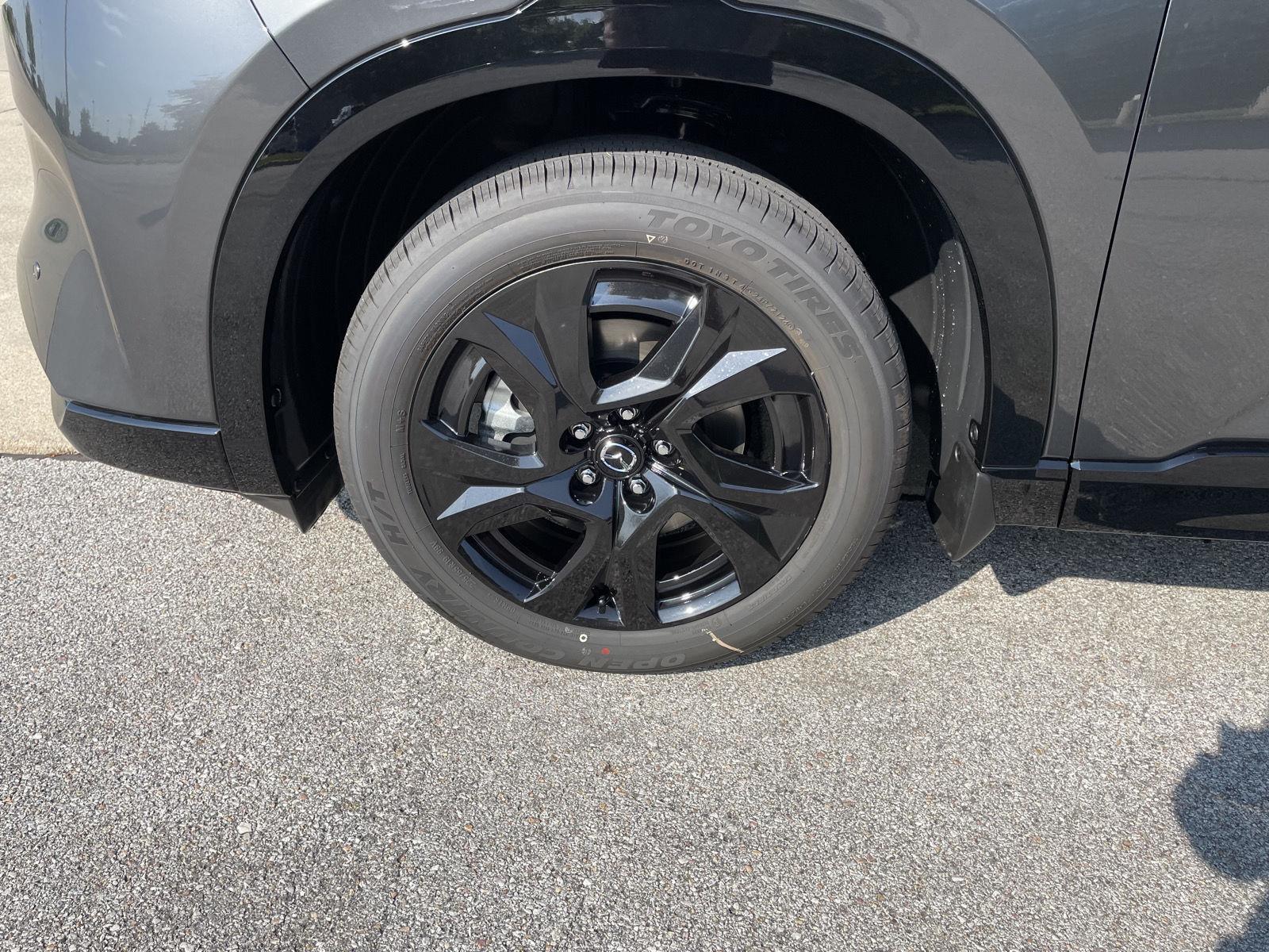 Vehicle photo 10