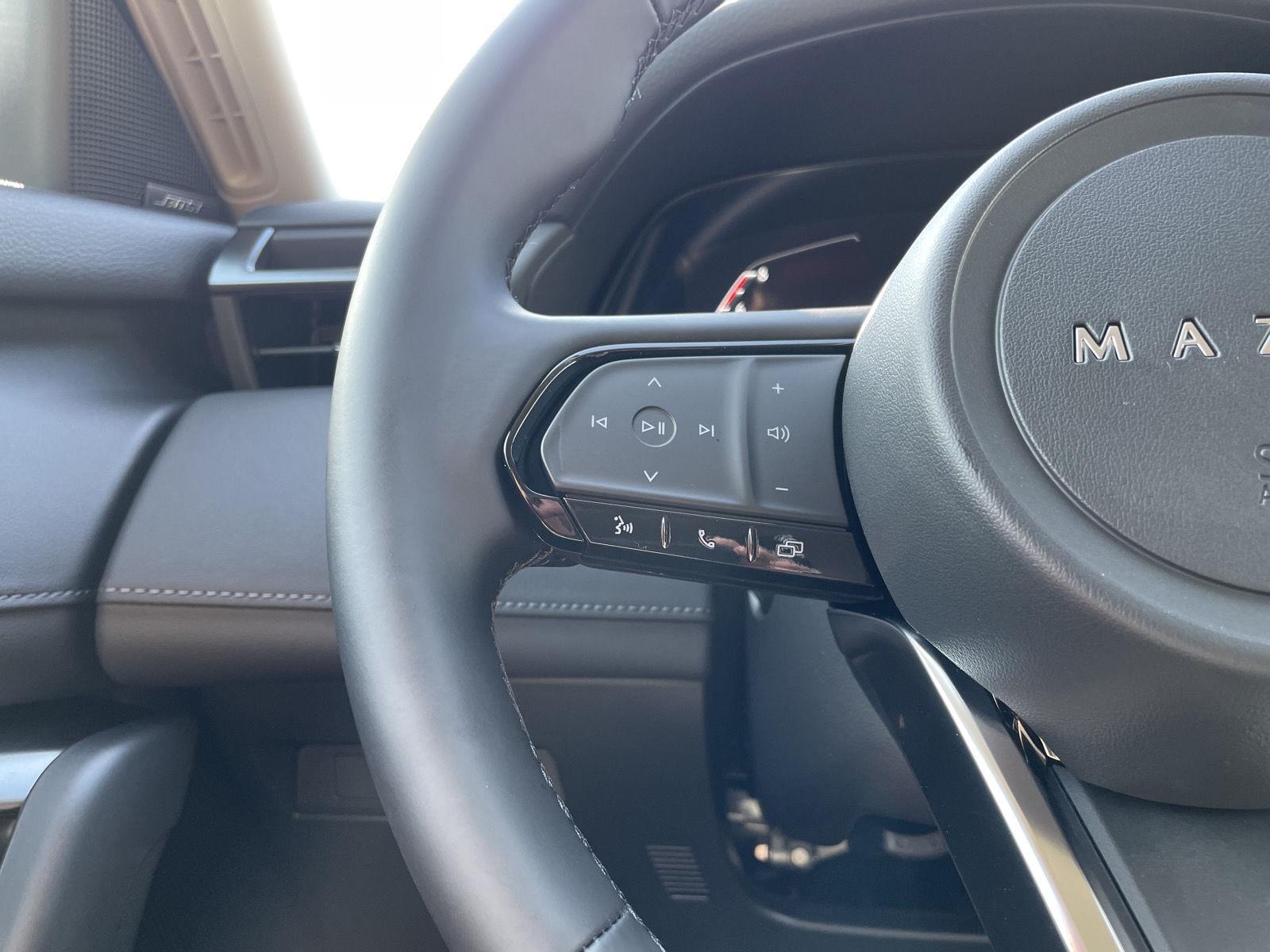 Vehicle photo 12
